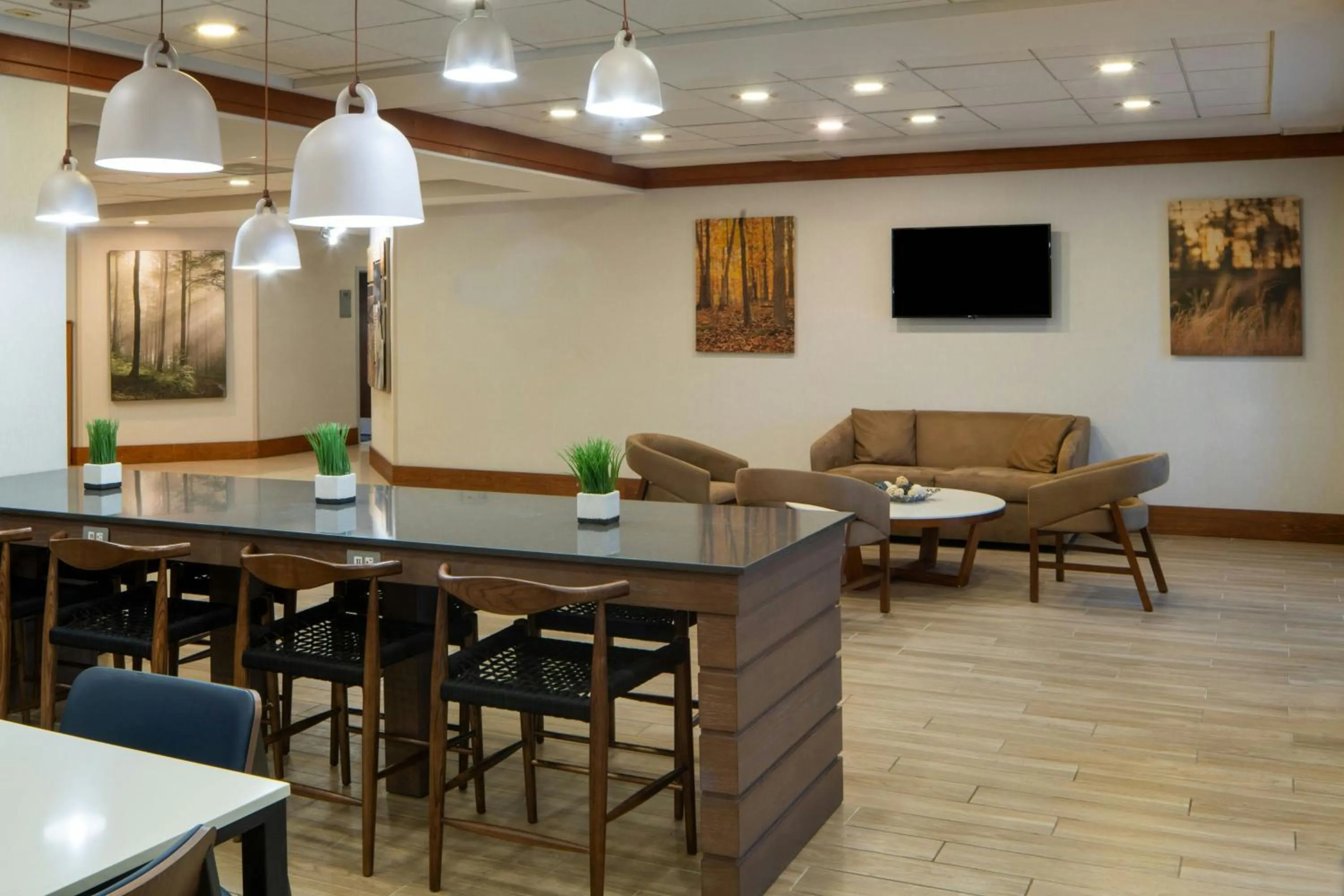 Restaurant/places to eat in Fairfield Inn and Suites Atlanta Airport South/Sullivan Road