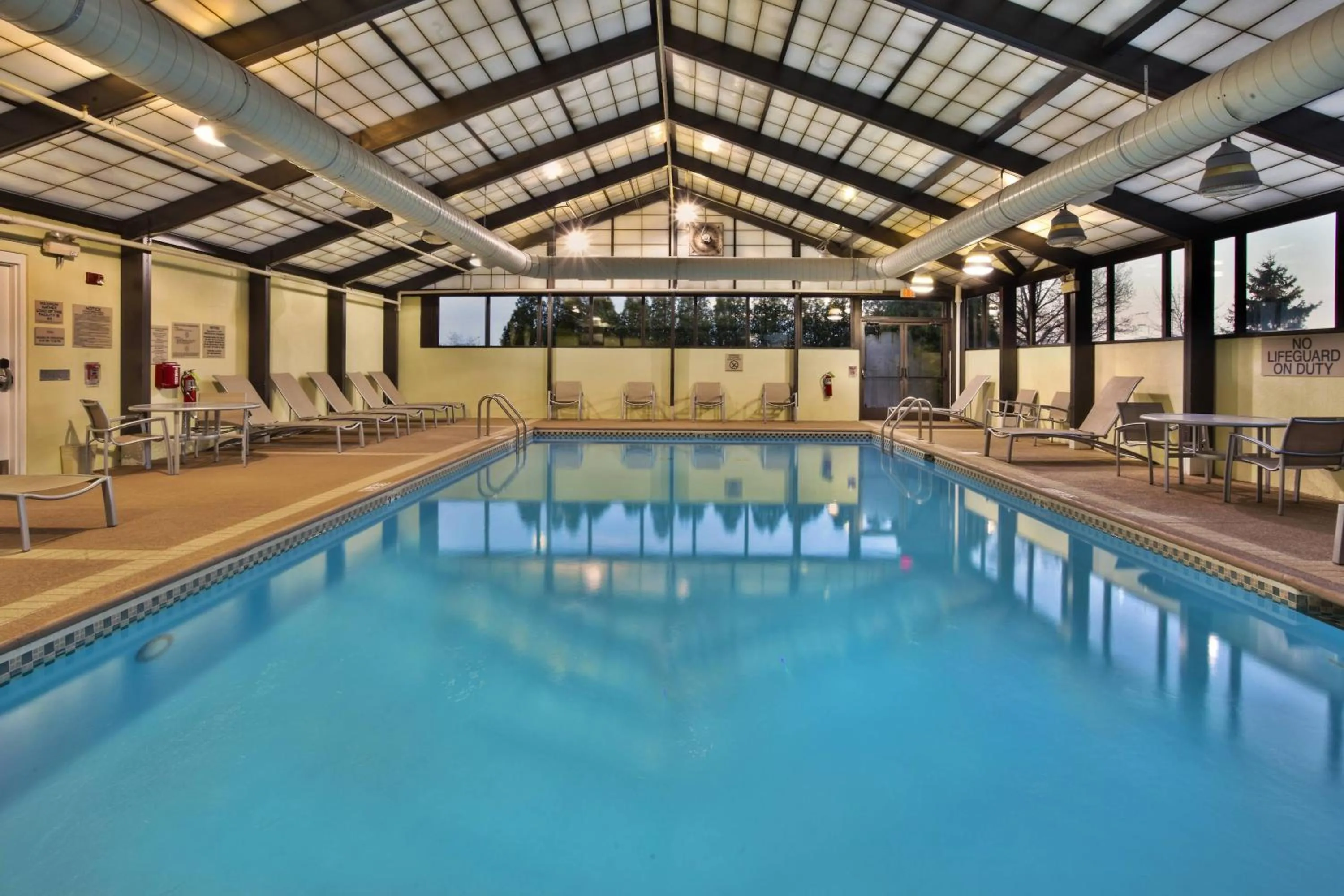 Swimming pool in SpringHill Suites by Marriott Chicago Southwest at Burr Ridge Hinsdale