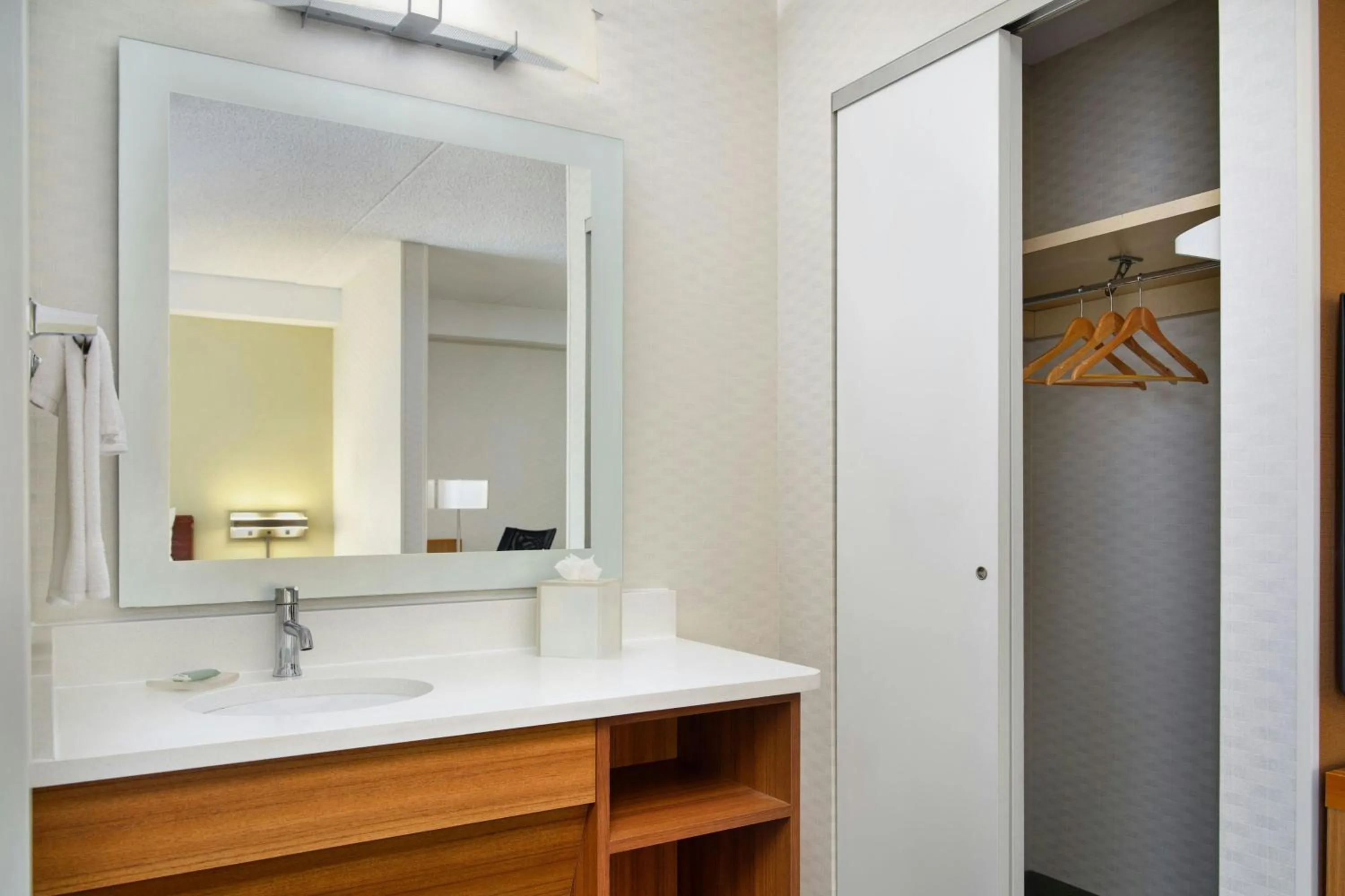 Photo of the whole room in SpringHill Suites by Marriott Chicago Southwest at Burr Ridge Hinsdale