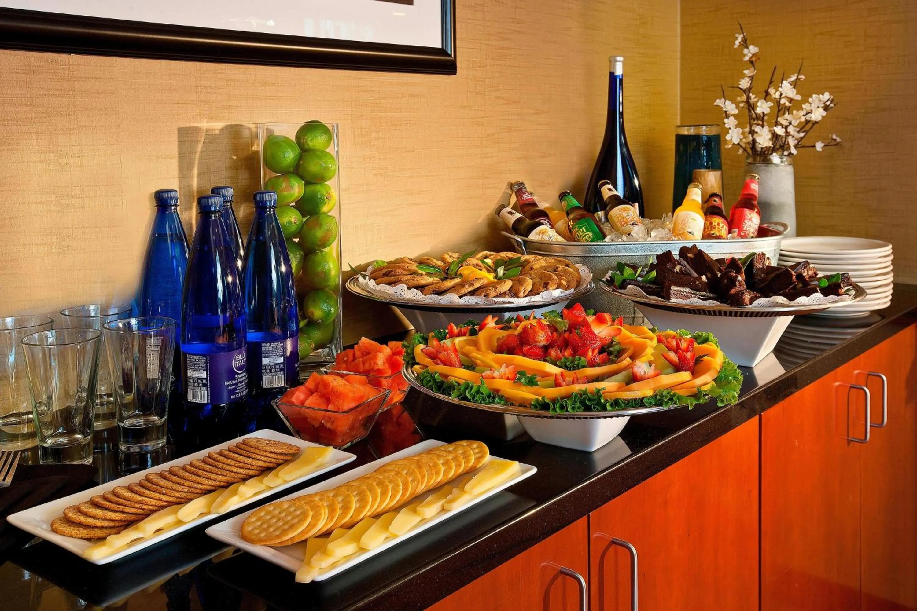 Lounge or bar in Courtyard Seattle Sea-Tac Area