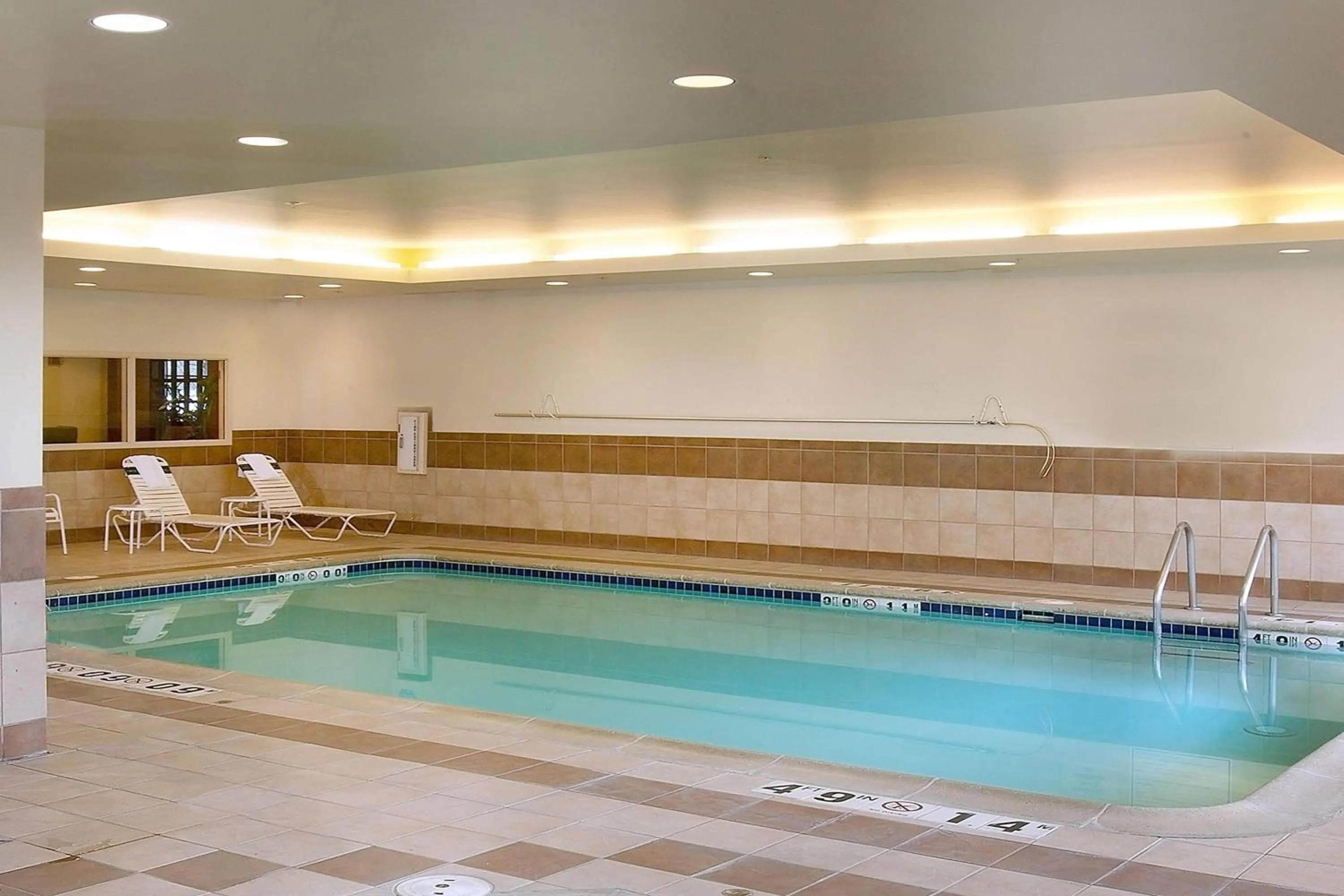 Swimming pool in Courtyard Seattle Sea-Tac Area