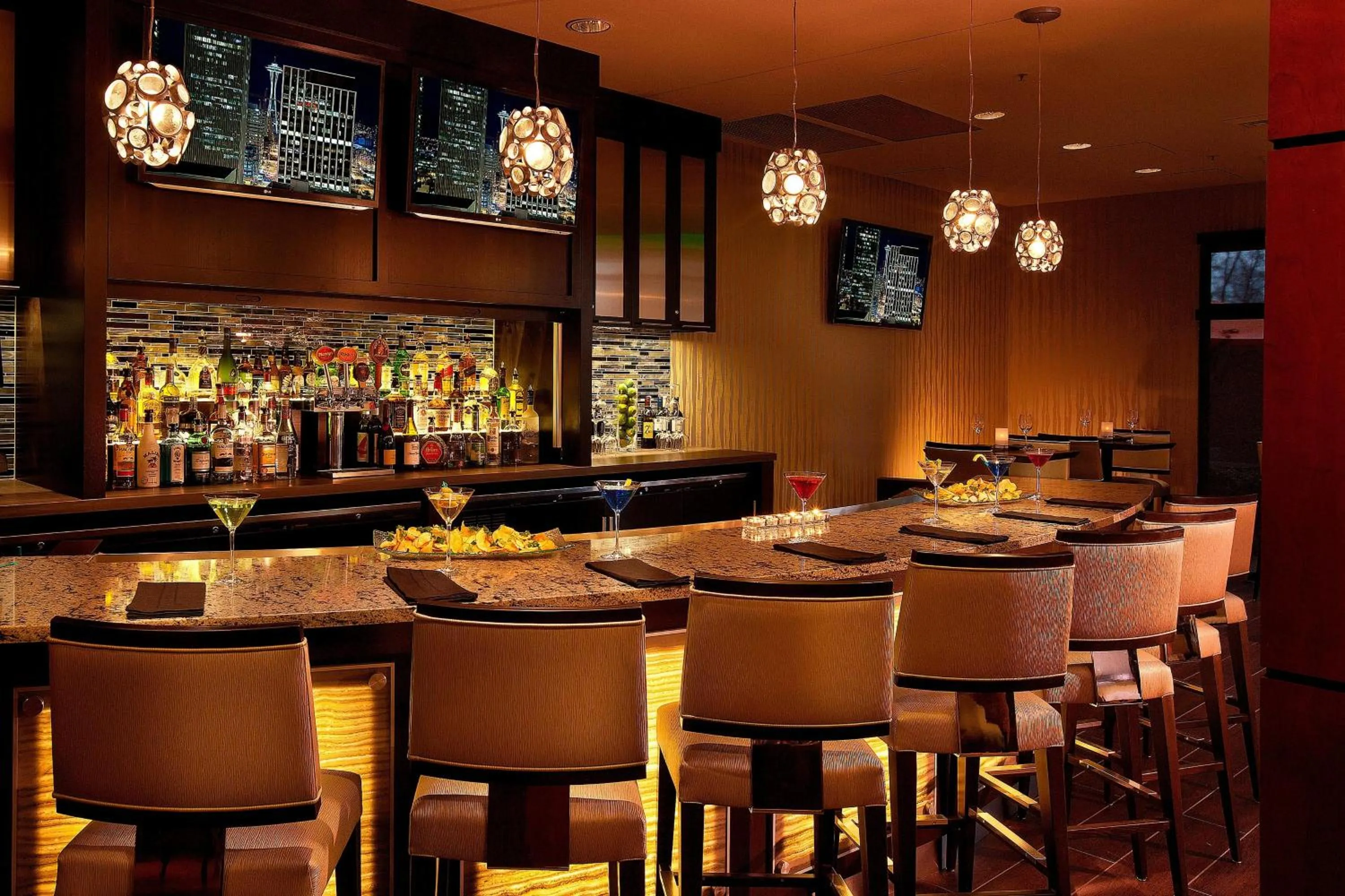 Lounge or bar in Courtyard Seattle Sea-Tac Area