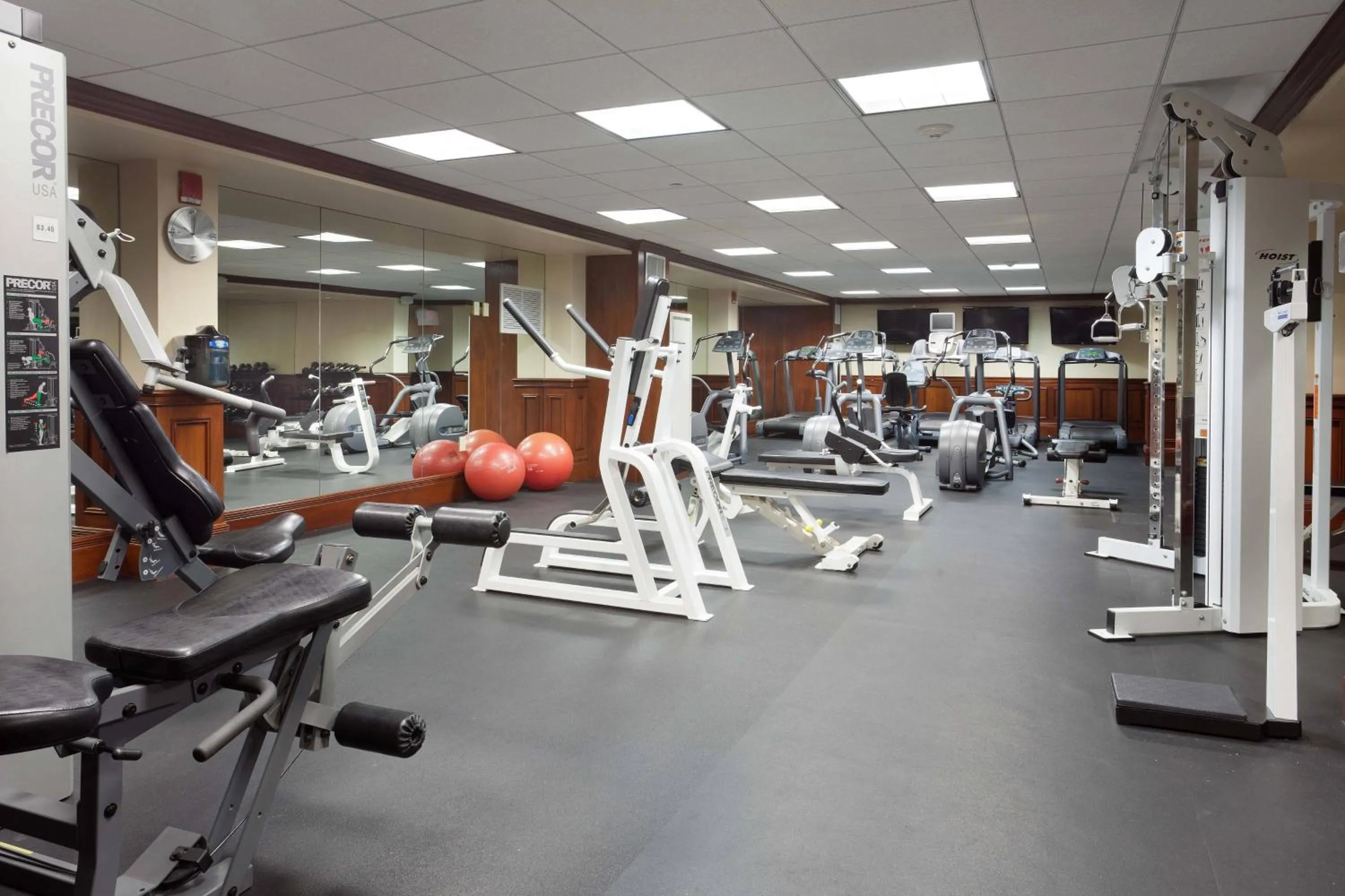 Fitness centre/facilities in Hollywood Beach Marriott