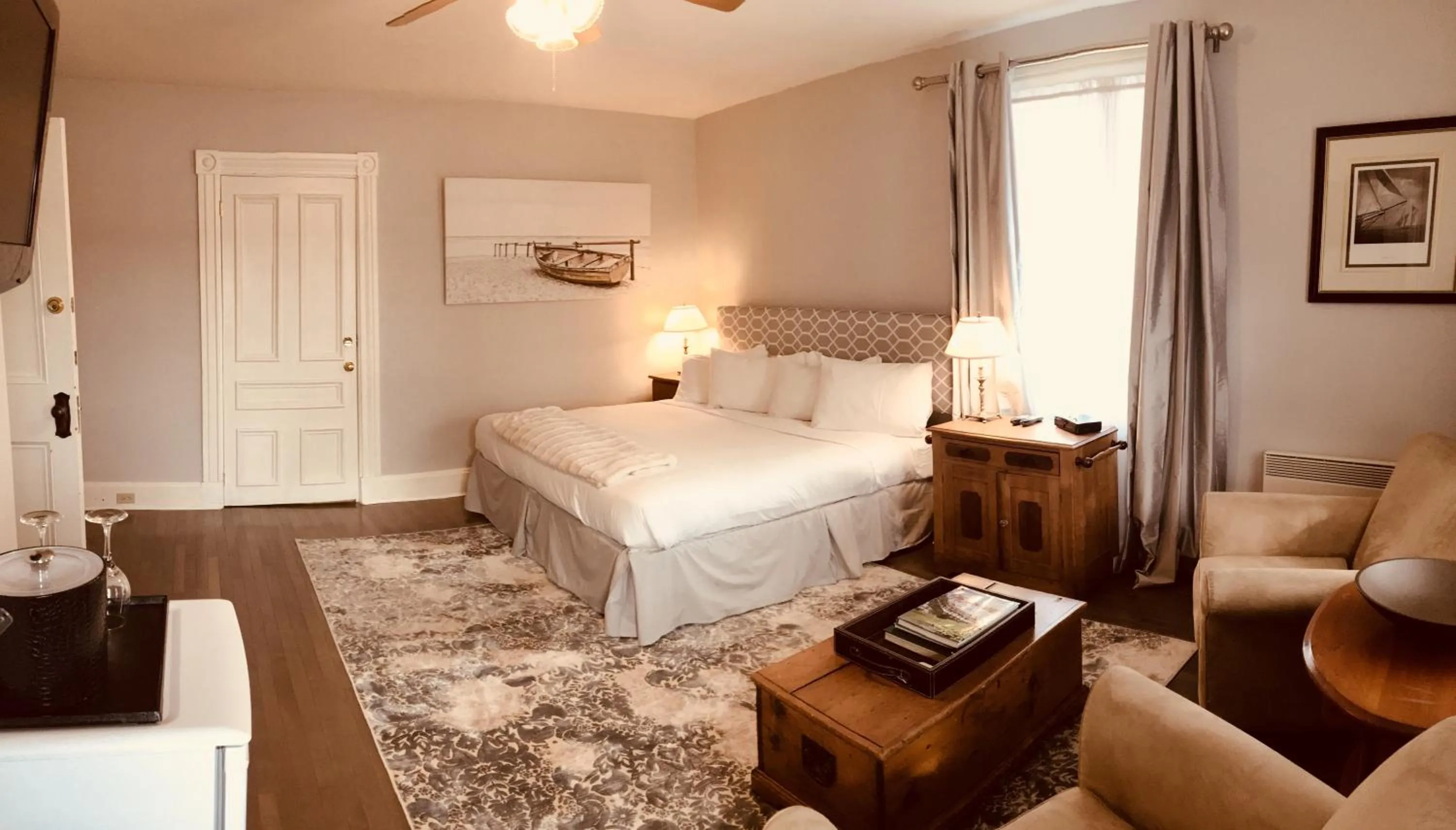 Photo of the whole room in Treadwell Inn