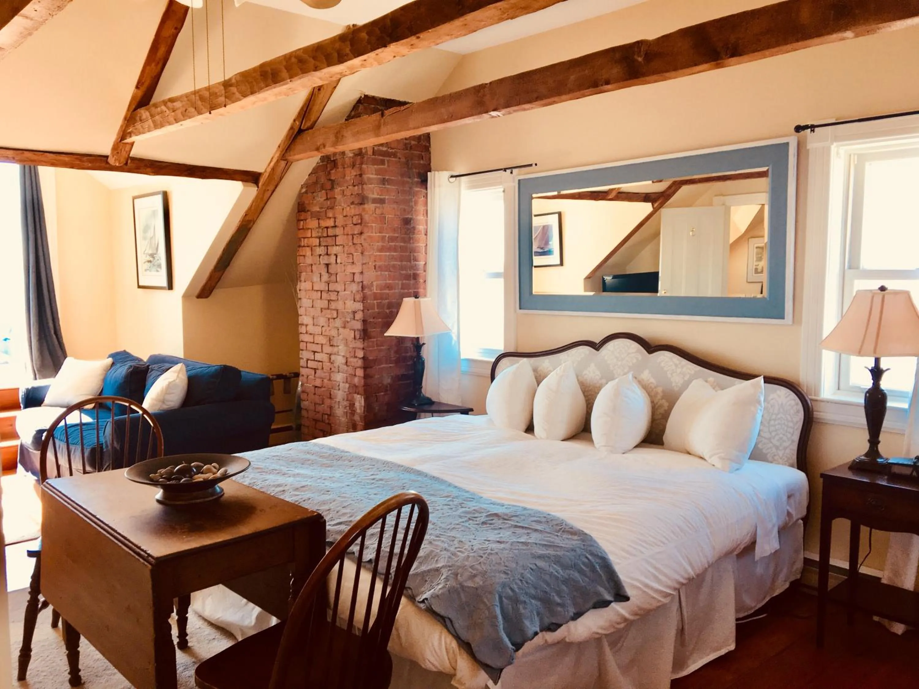 Photo of the whole room in Treadwell Inn