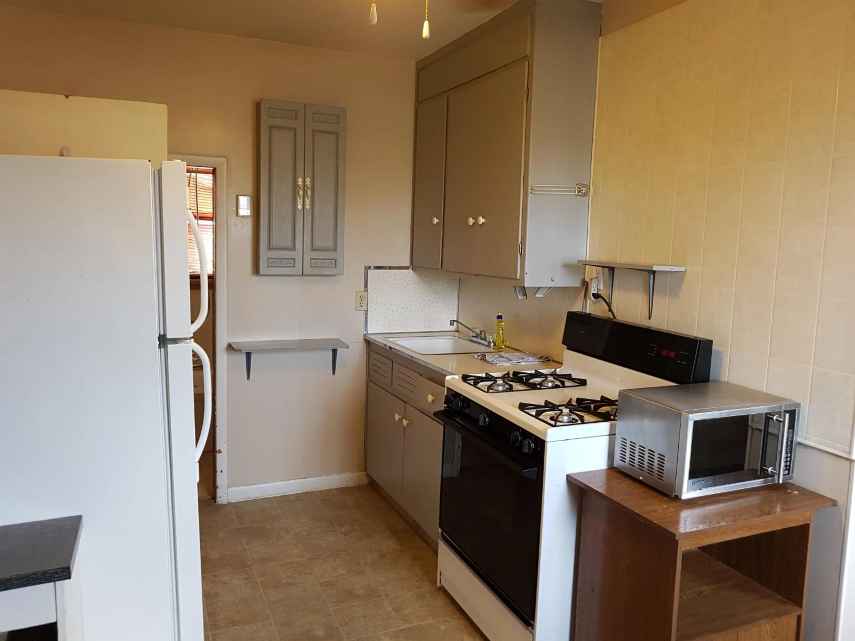 Kitchen or kitchenette in Hat Motel