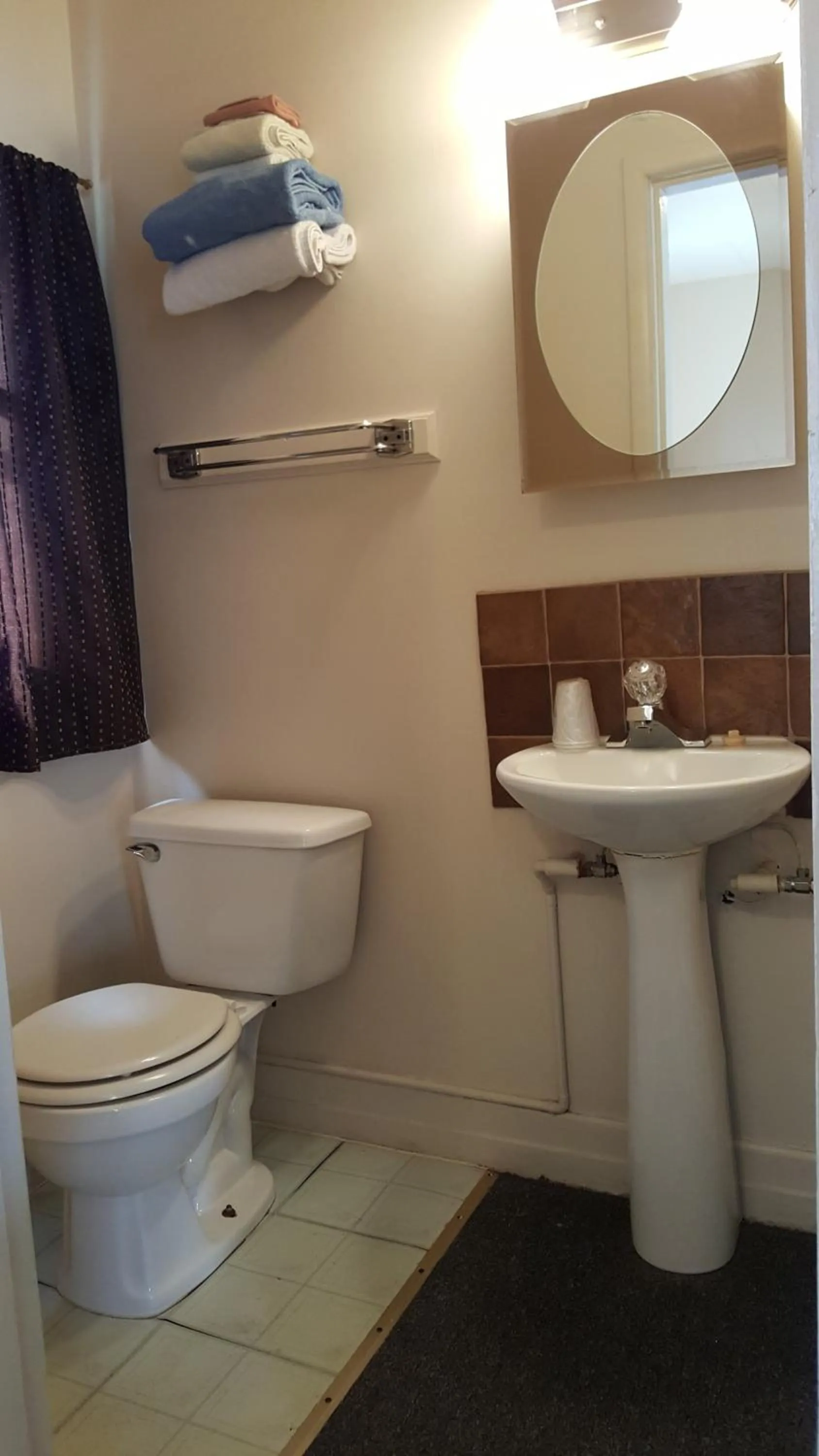 Bathroom in Hat Motel