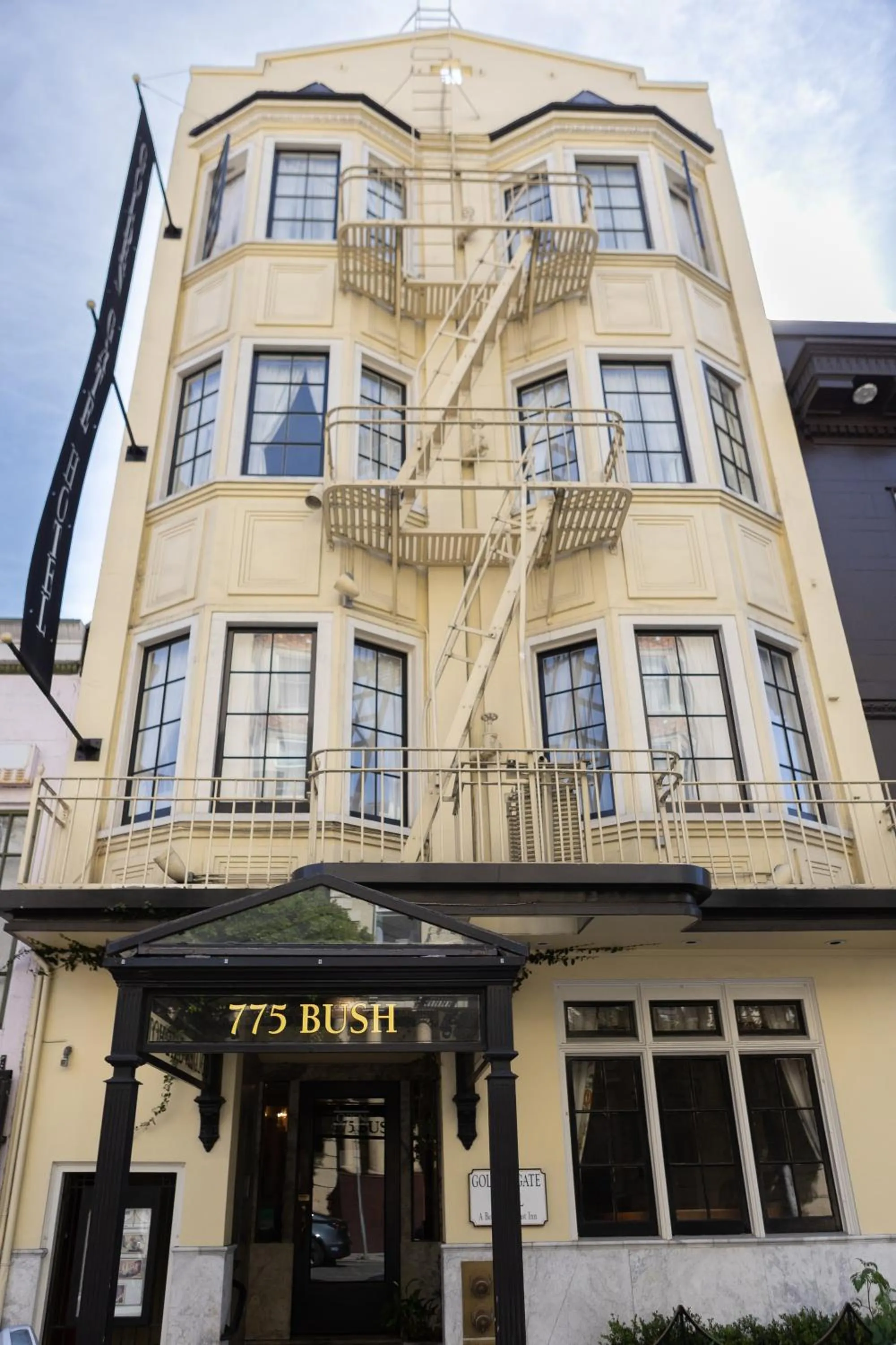 Property building in Golden Gate Hotel