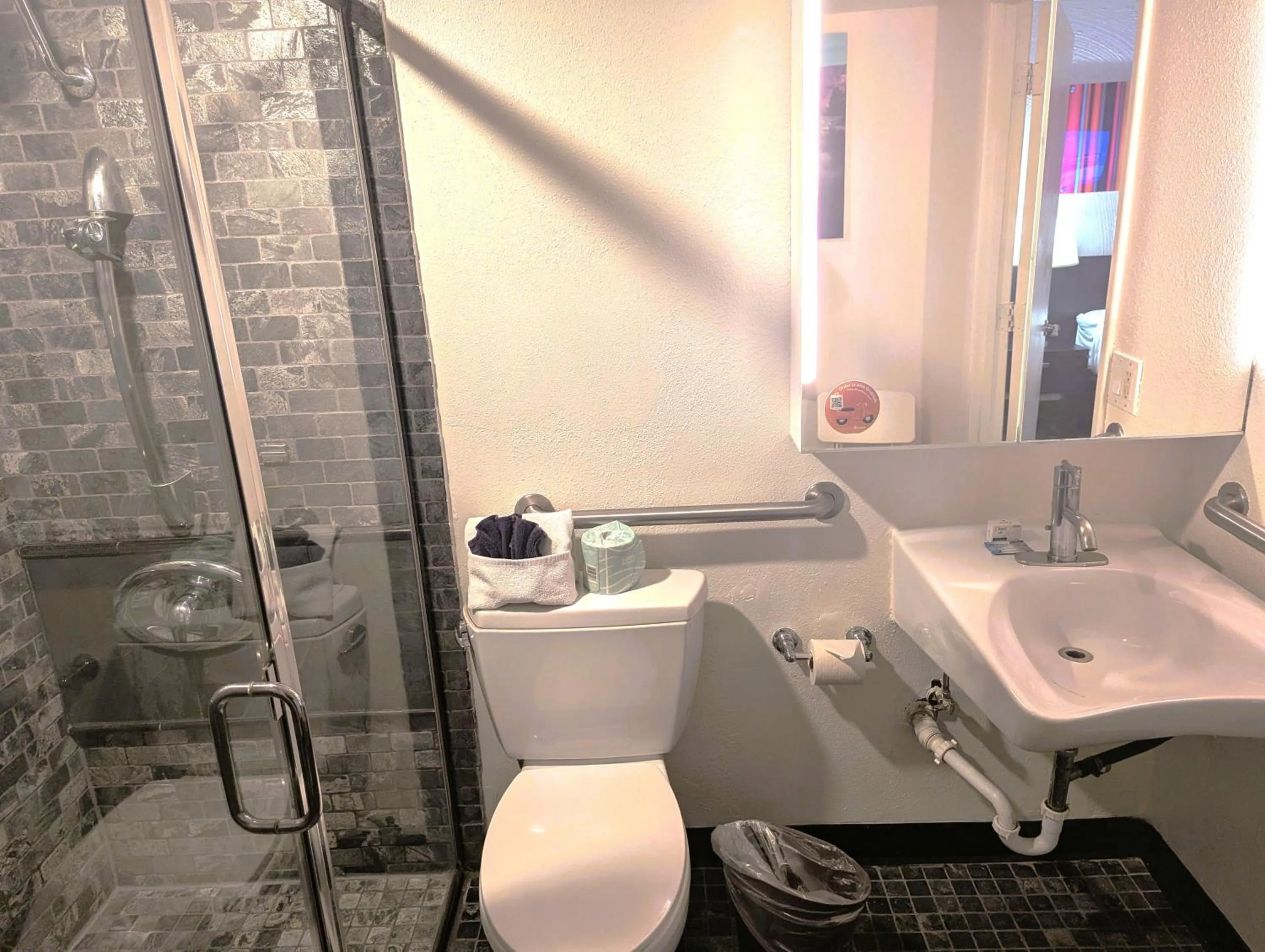 Bathroom in The Clarendon Hotel & Spa, BW Signature Collection