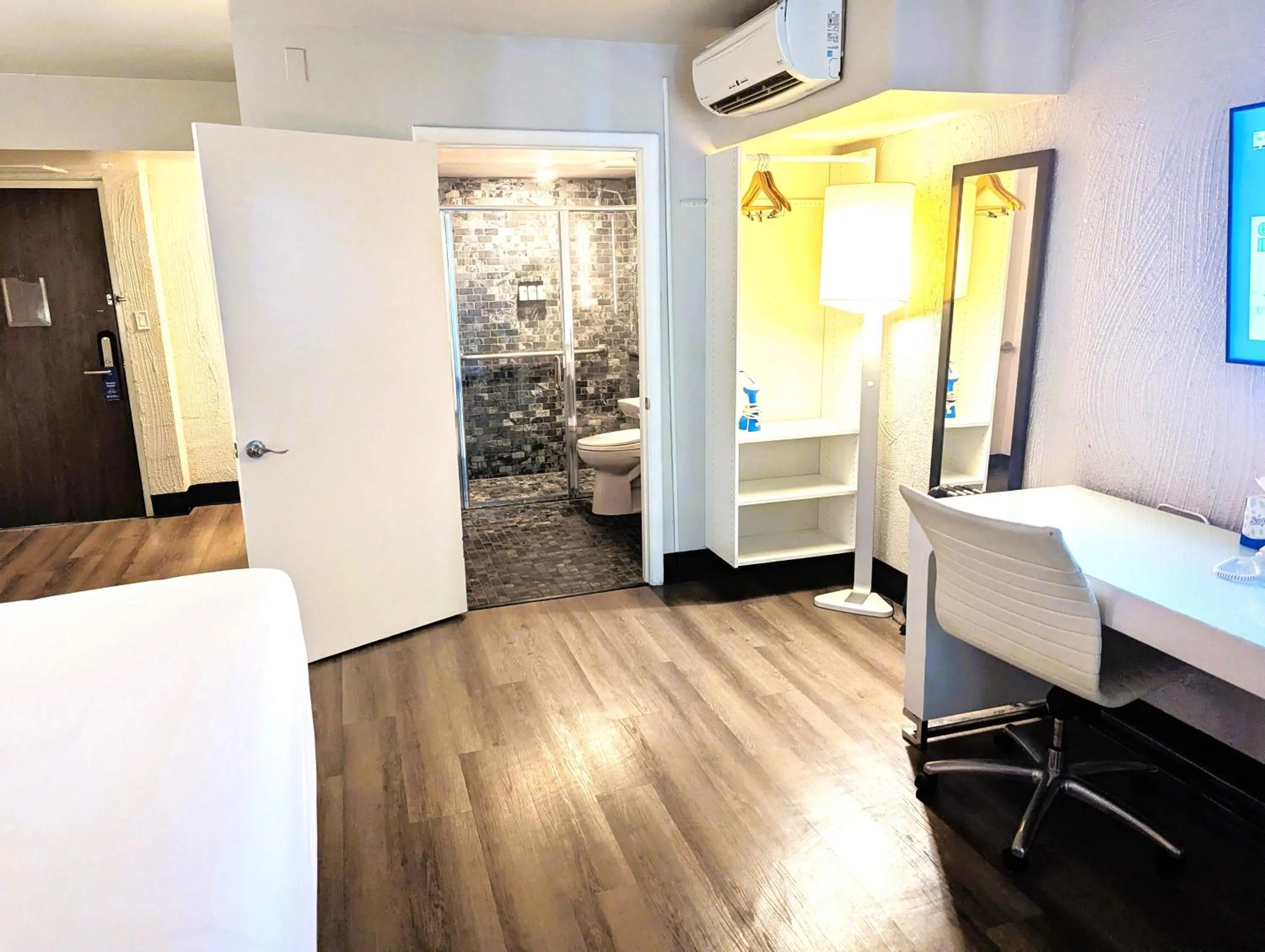 Bathroom in The Clarendon Hotel & Spa, BW Signature Collection