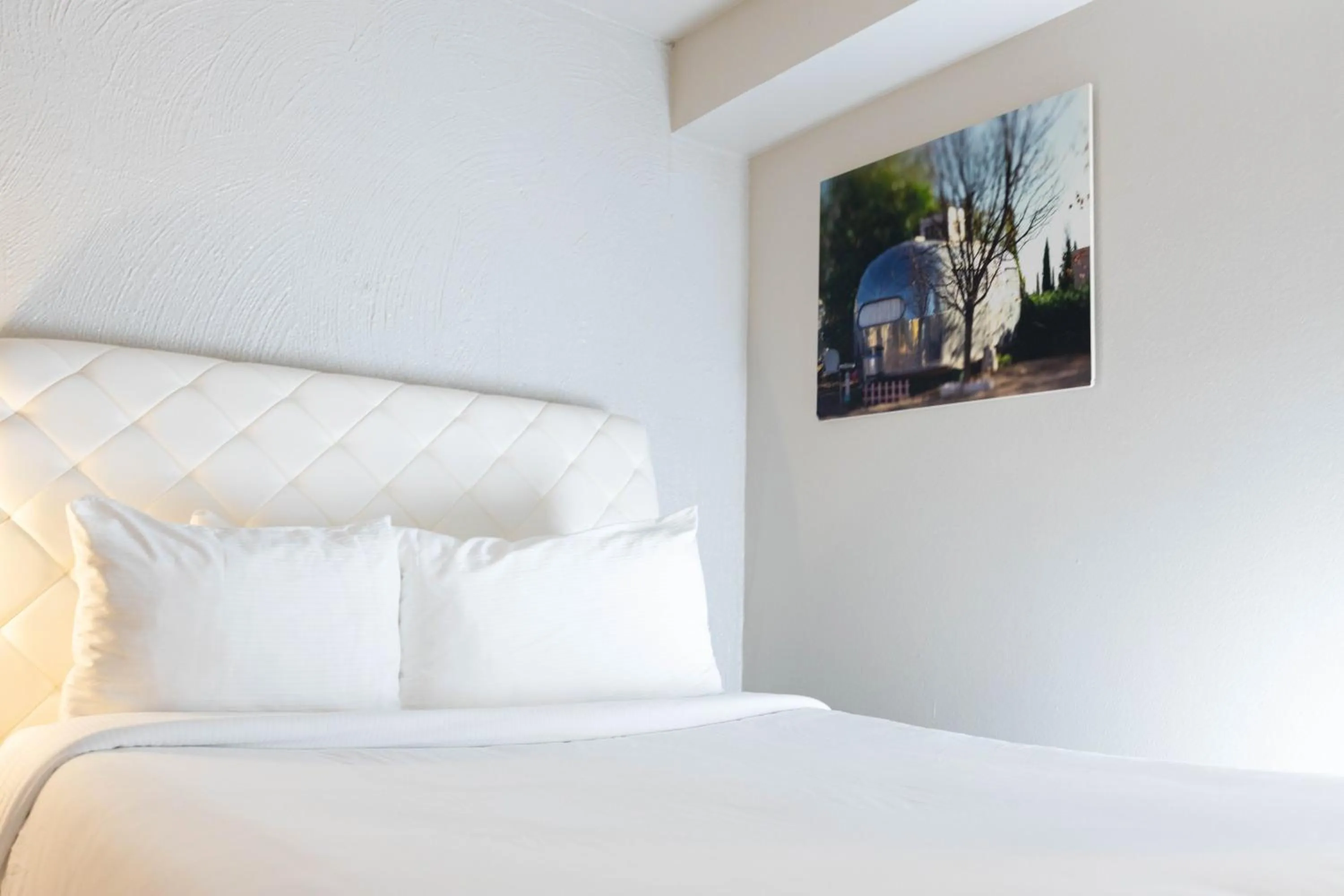 Bed in The Clarendon Hotel & Spa, BW Signature Collection