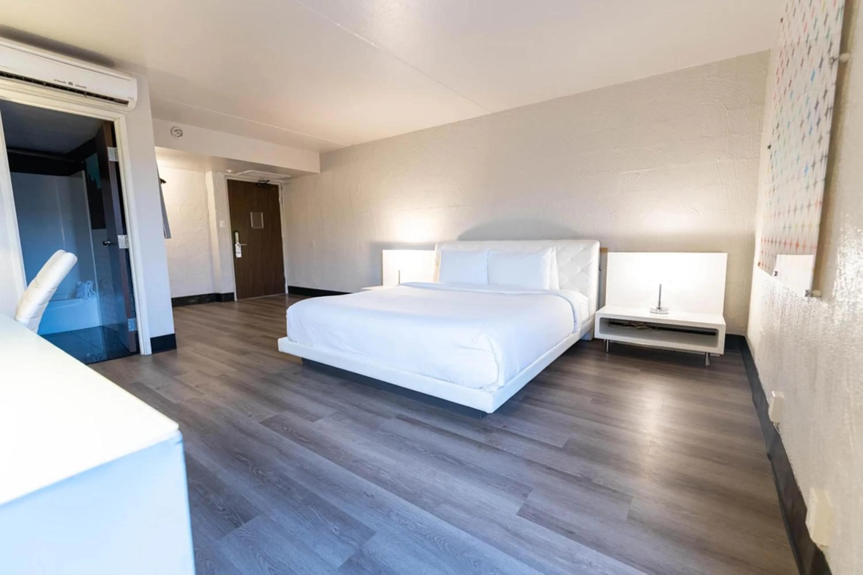 Bedroom, Bed in The Clarendon Hotel & Spa, BW Signature Collection