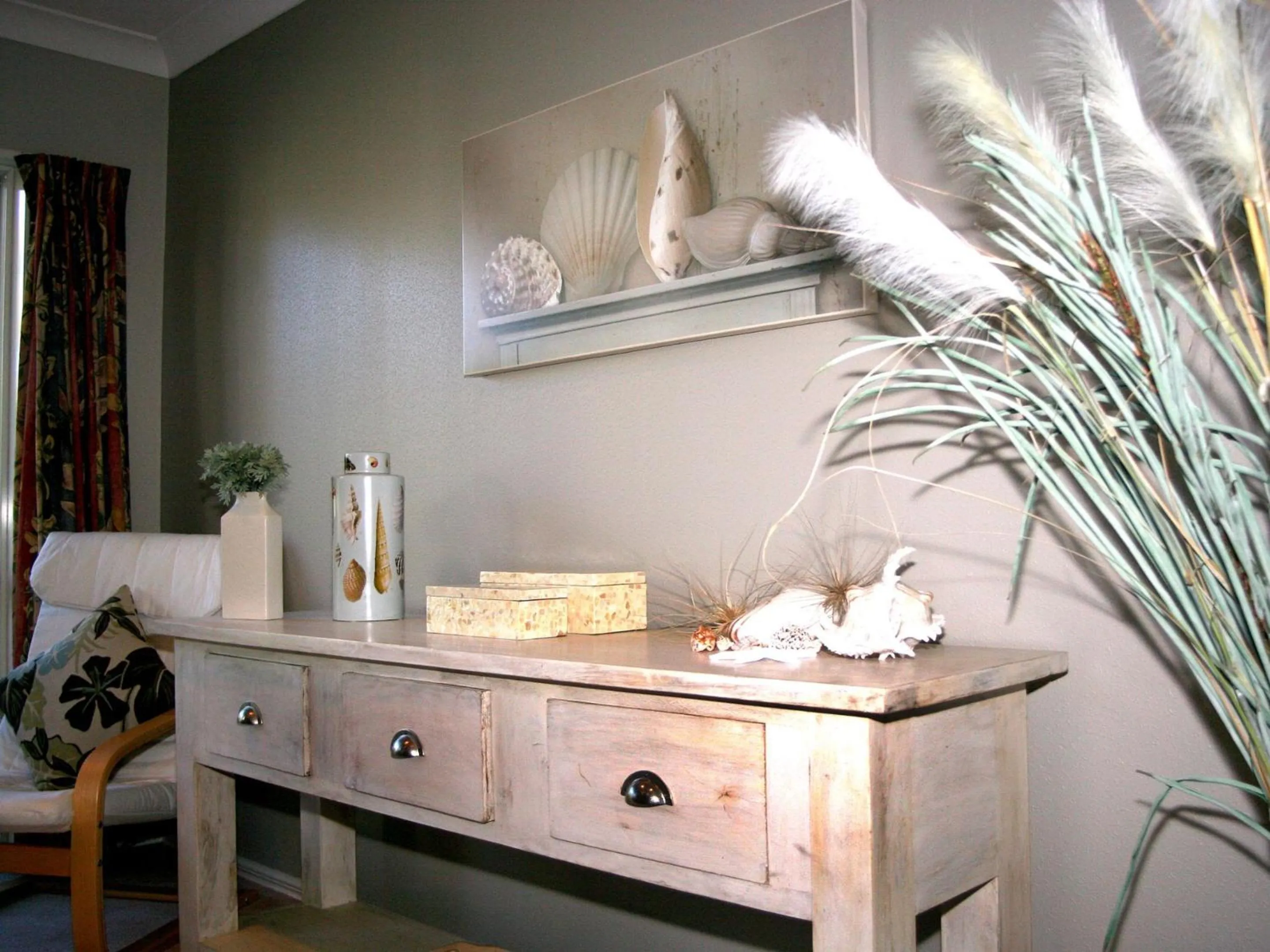 Decorative detail in Pacific Palms Resort