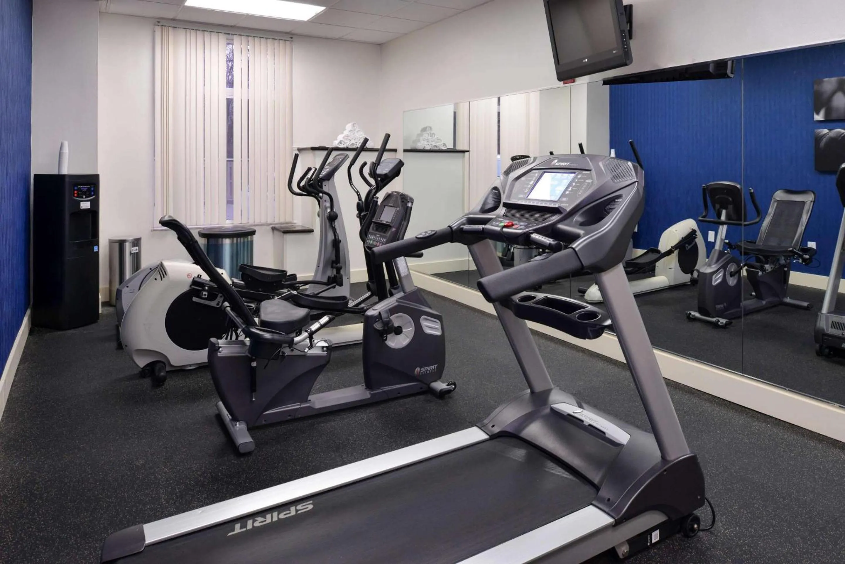 Fitness centre/facilities in Country Inn & Suites by Radisson Nashville Airport TN