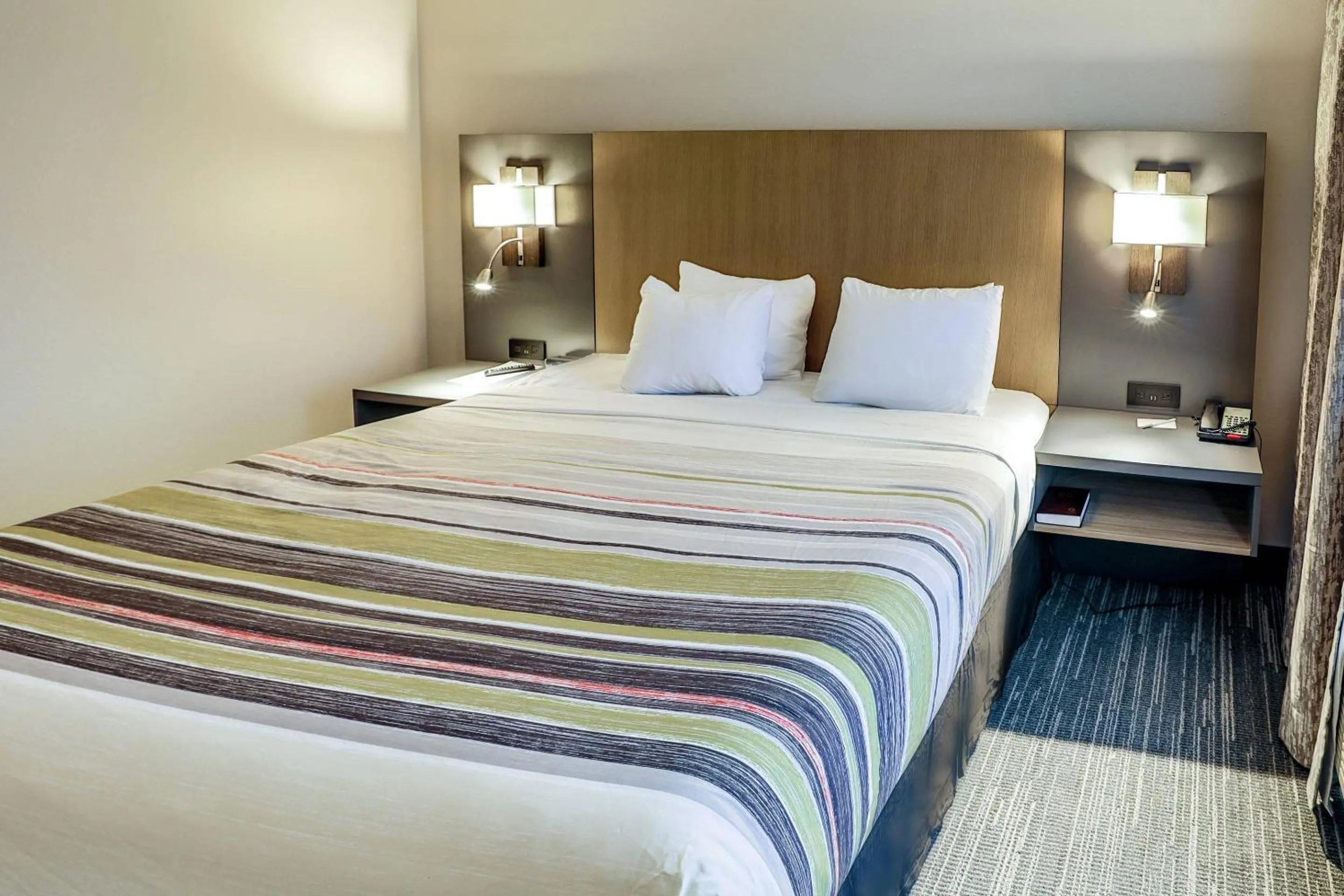 Bedroom, Bed in Country Inn & Suites by Radisson Nashville Airport TN