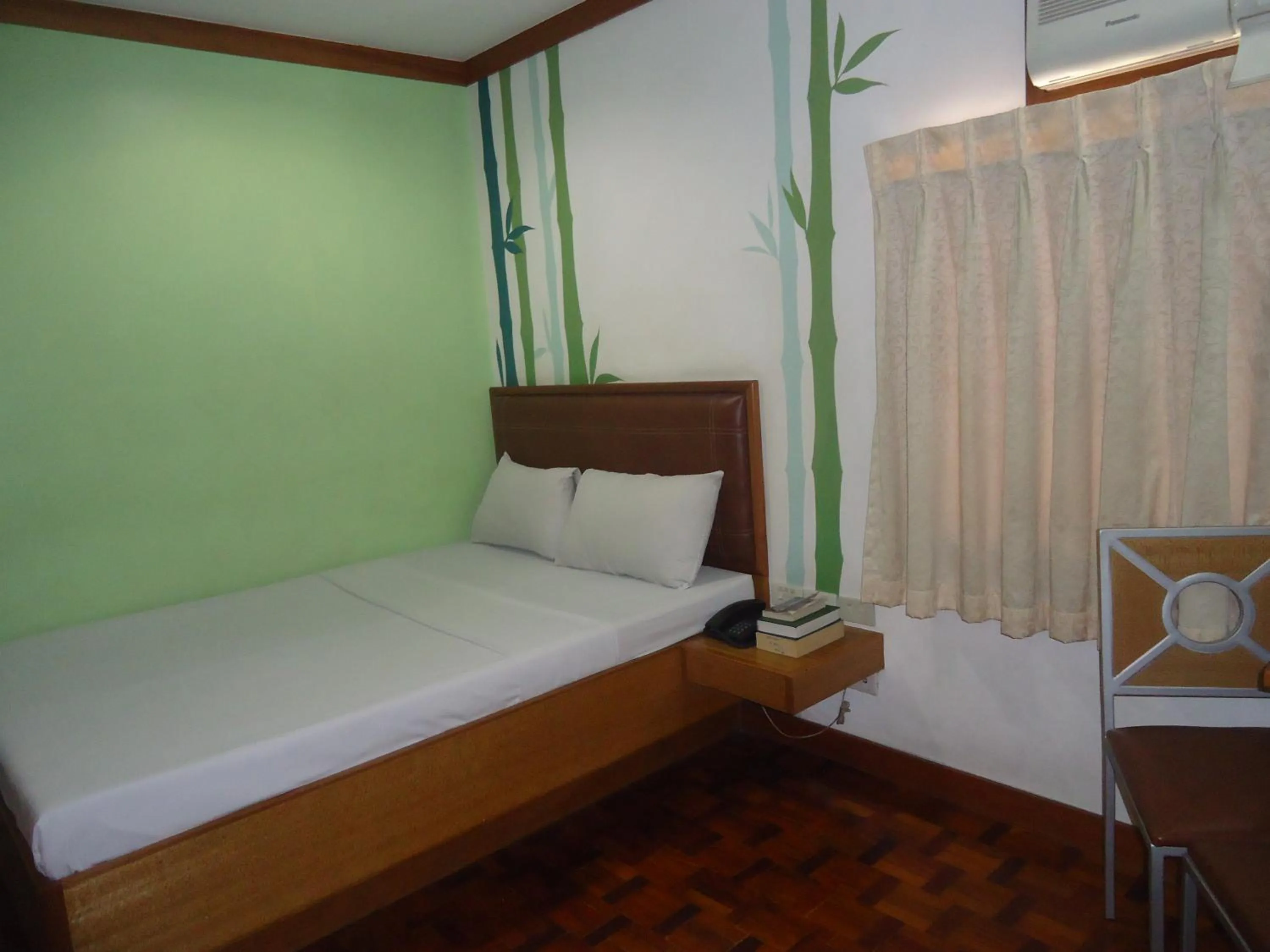 Photo of the whole room, Bed in Park Bed and Breakfast Hotel Pasay