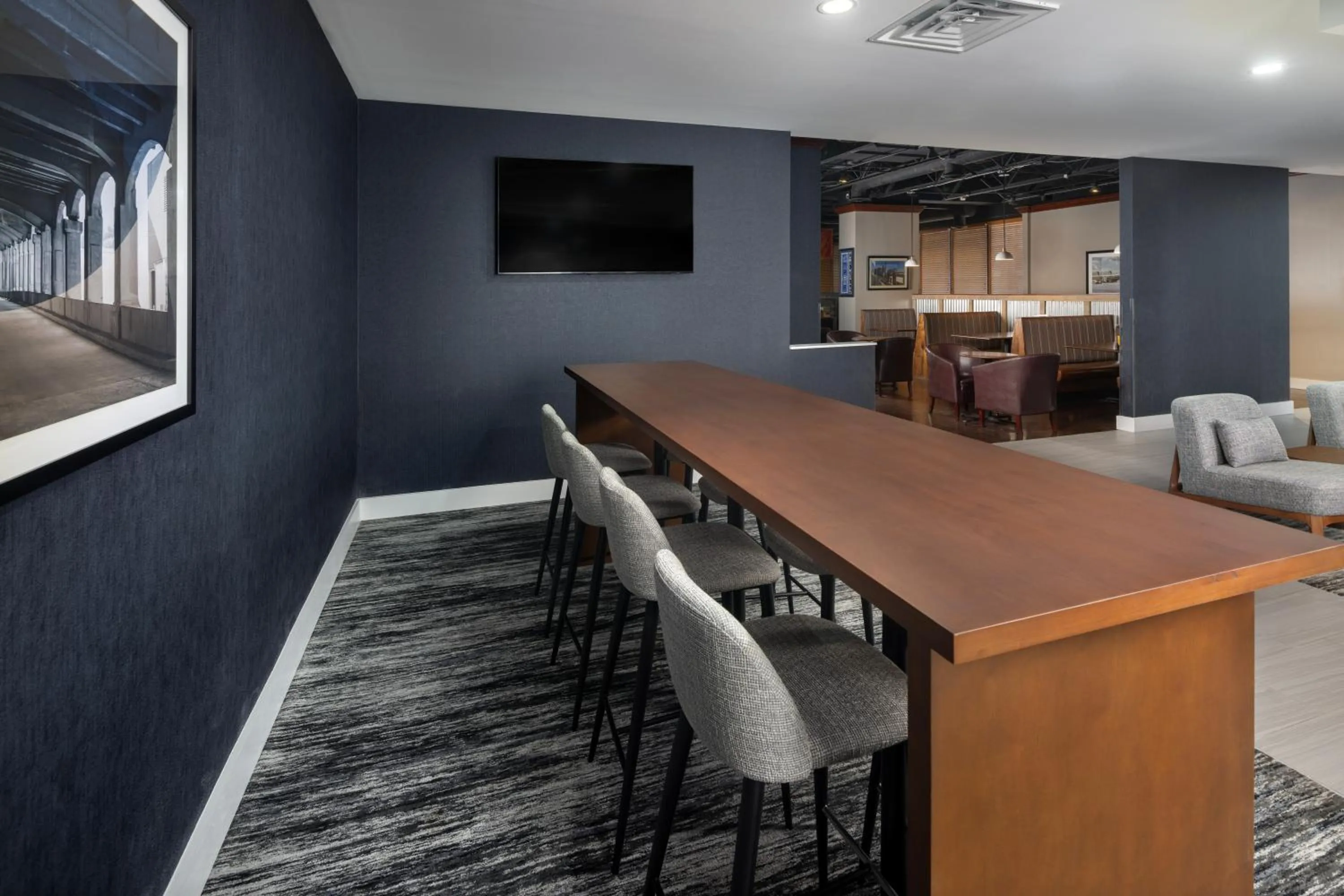 Lobby or reception in Four Points by Sheraton Kansas City Airport