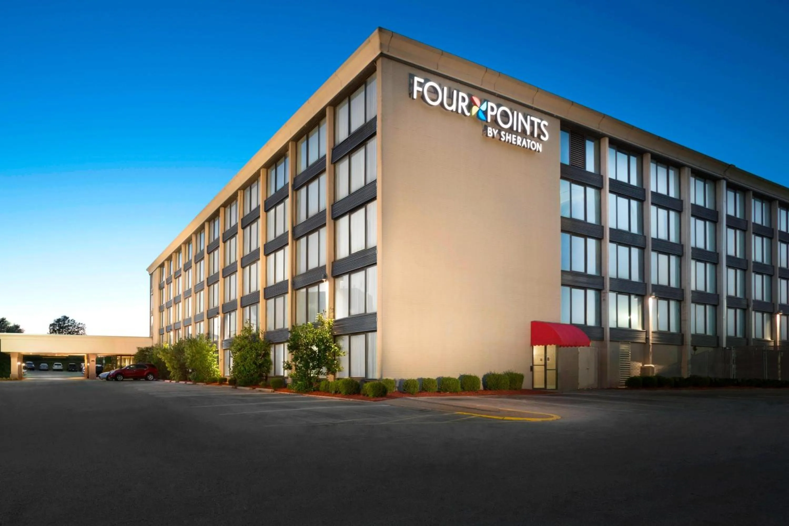 Property building in Four Points by Sheraton Kansas City Airport