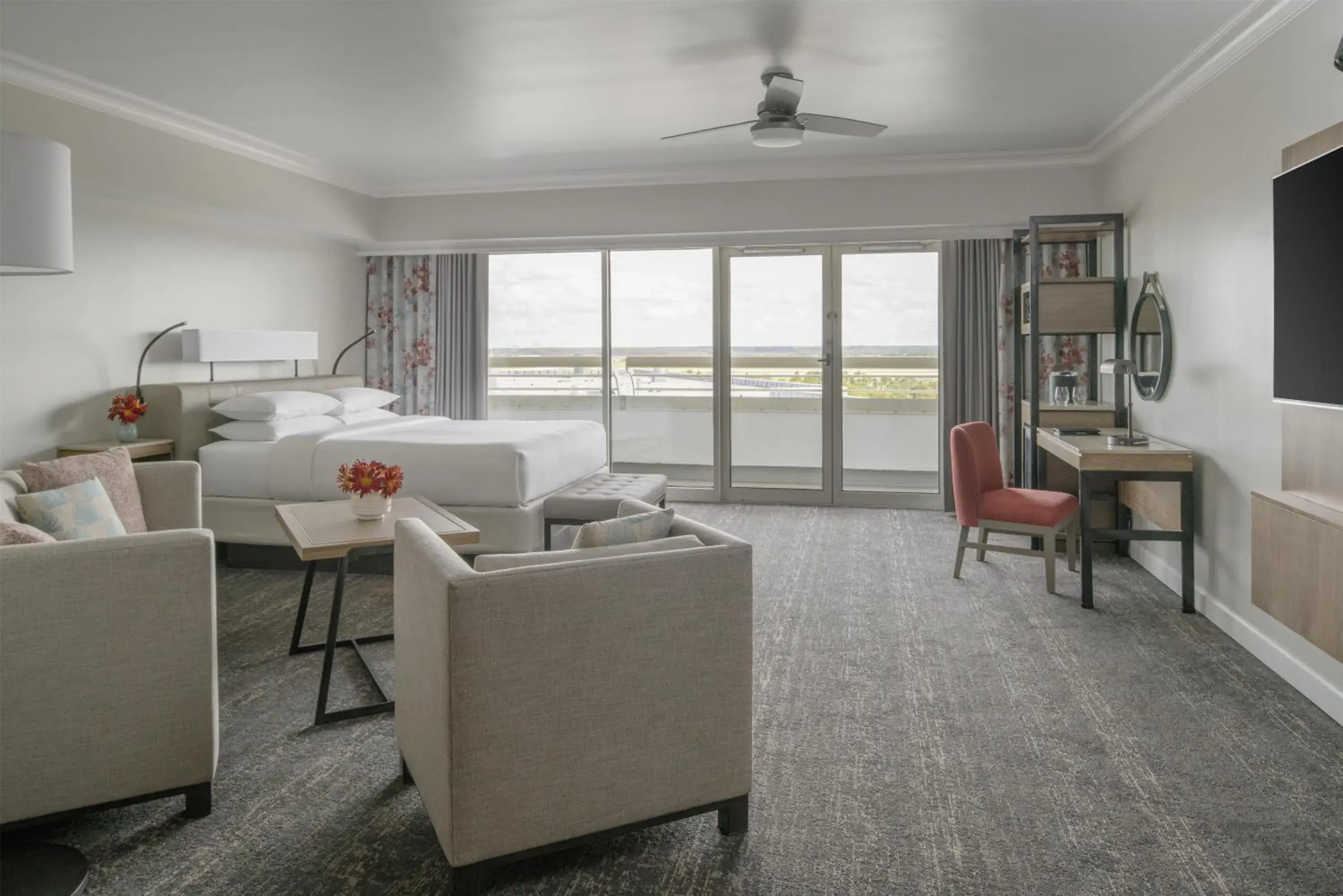 Deluxe King Room with Runway View - single occupancy in Hyatt Regency Orlando International Airport Hotel Deluxe King Room with Runway View - single occupancy in Hyatt Regency Orlando International Airport Hotel