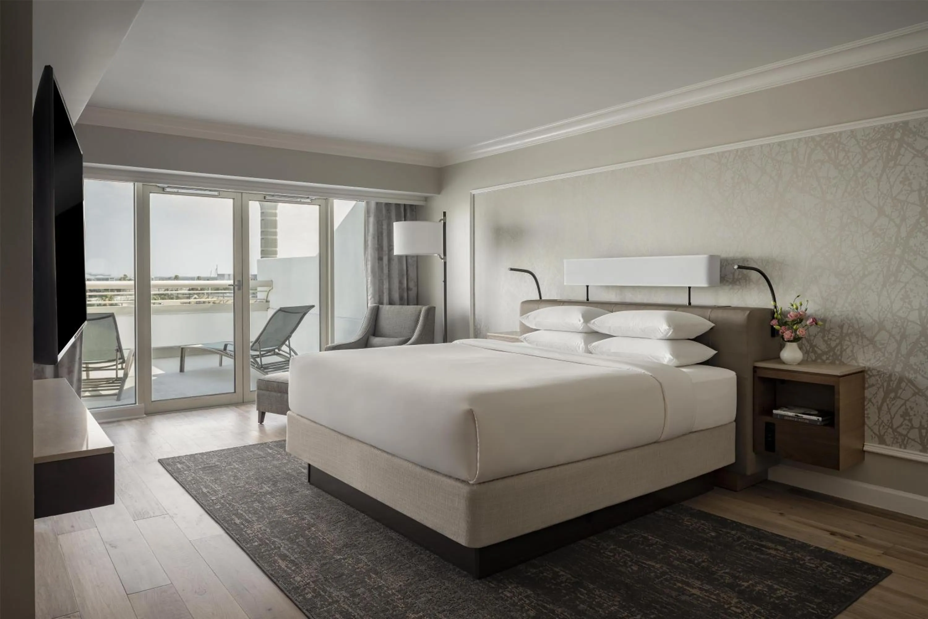 Photo of the whole room, Bed in Hyatt Regency Orlando International Airport Hotel