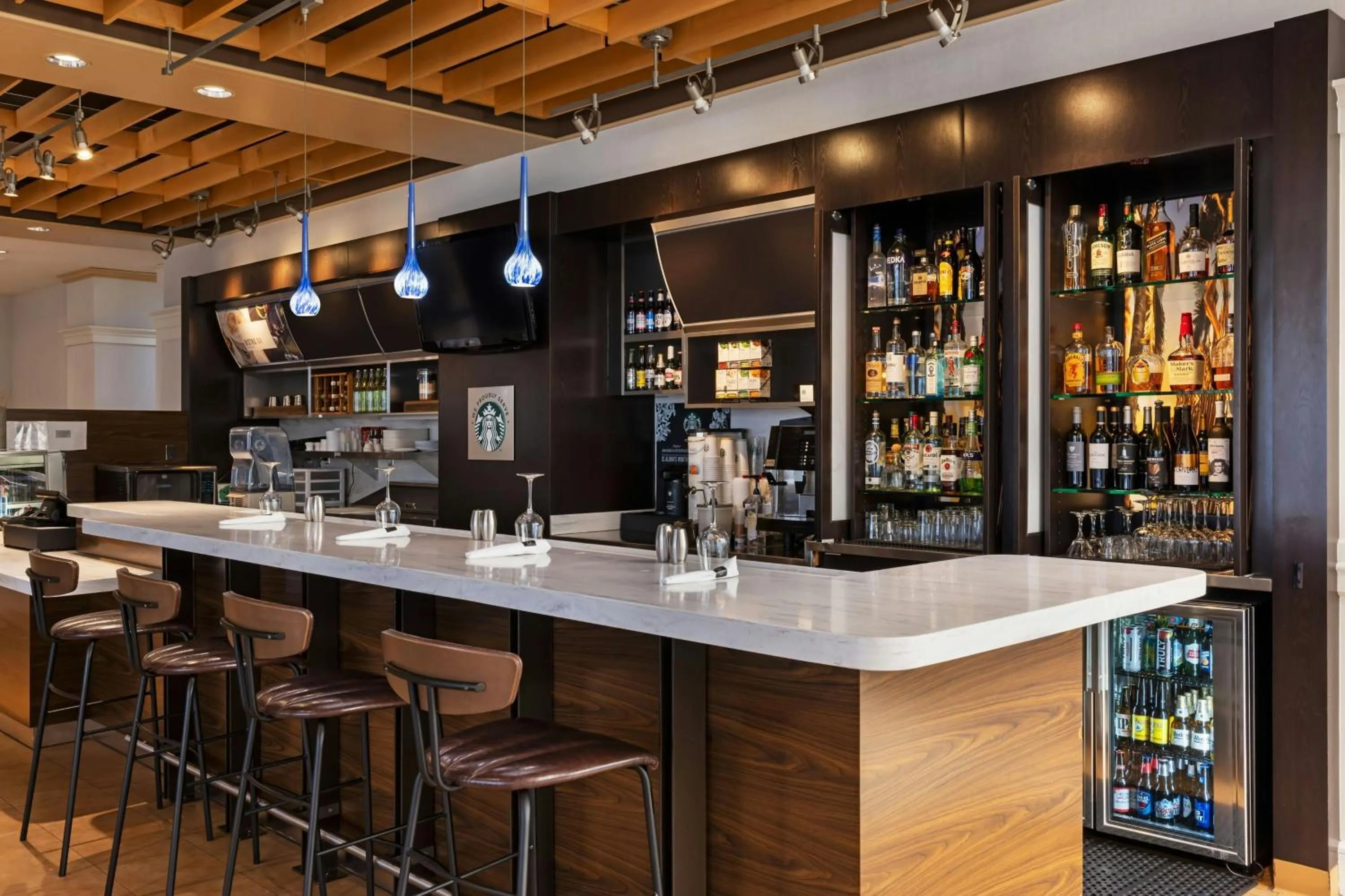 Lounge or bar in Courtyard by Marriott Baldwin Park