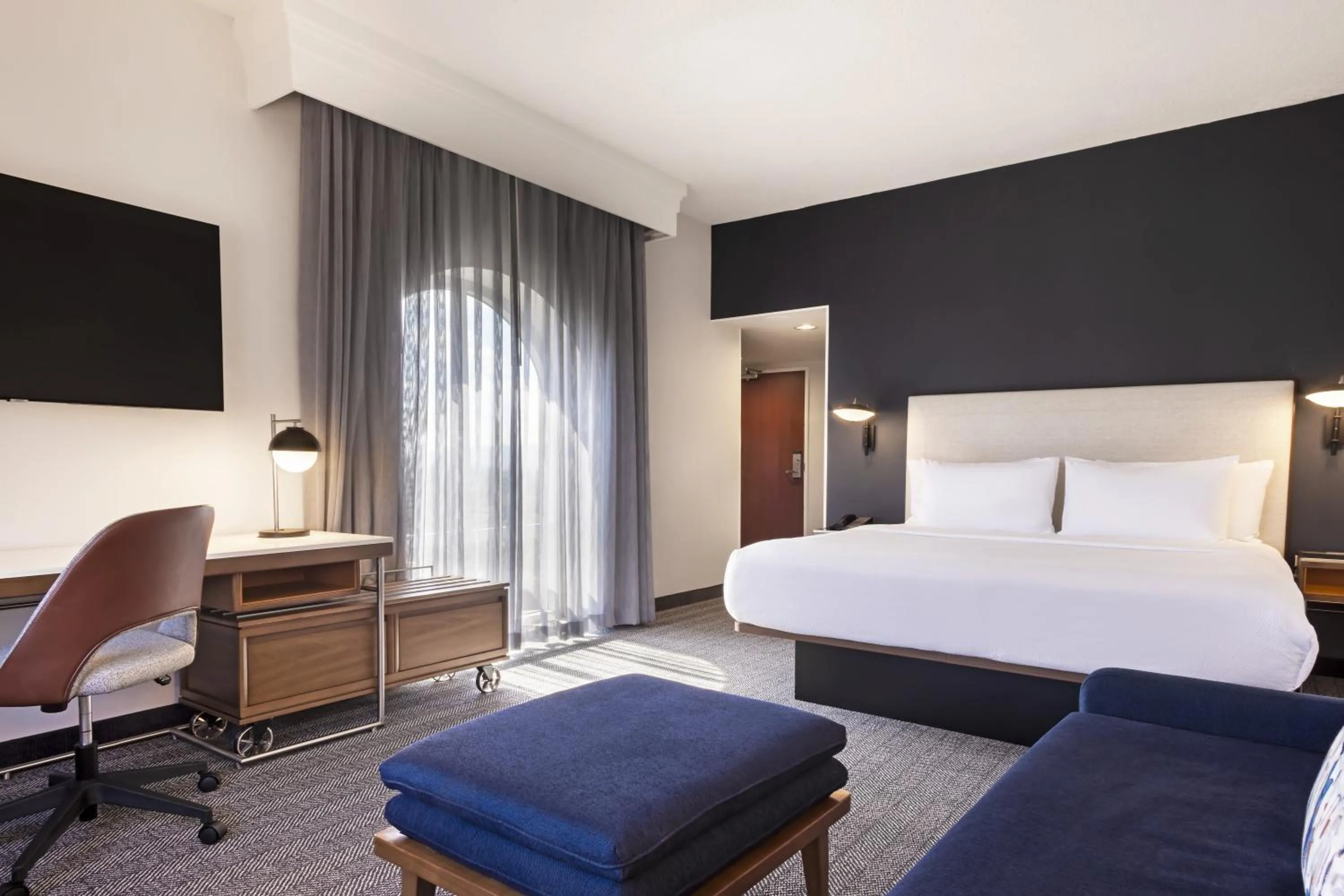 Guests, Bed in Courtyard by Marriott Baldwin Park