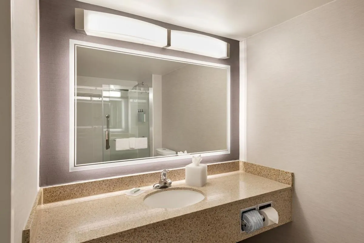 Bathroom in Courtyard by Marriott Baldwin Park