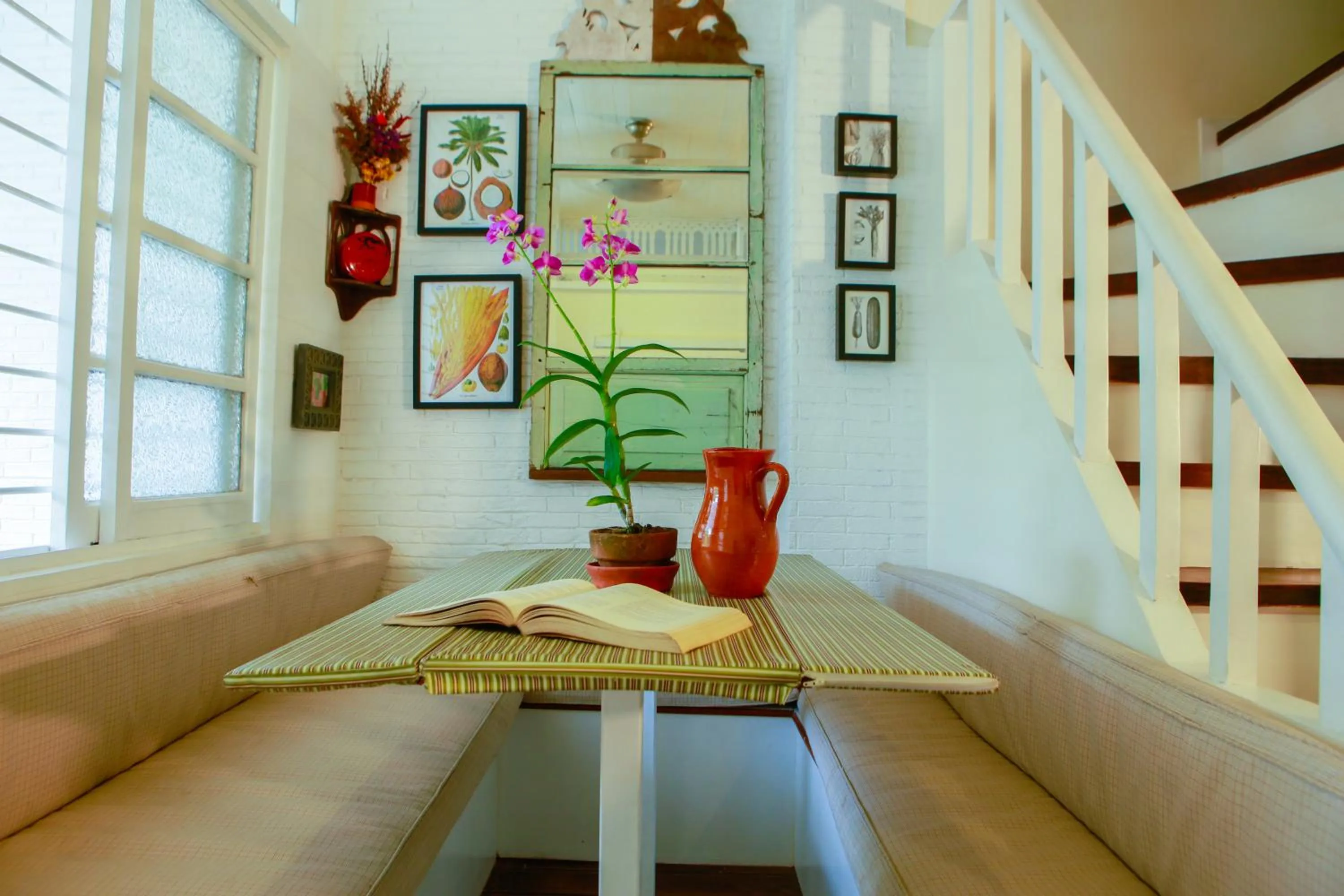 Communal kitchen in Charming La Casita Mercedes, 5Br and 5TB for Family and Friends Staycation- Read Listing Info