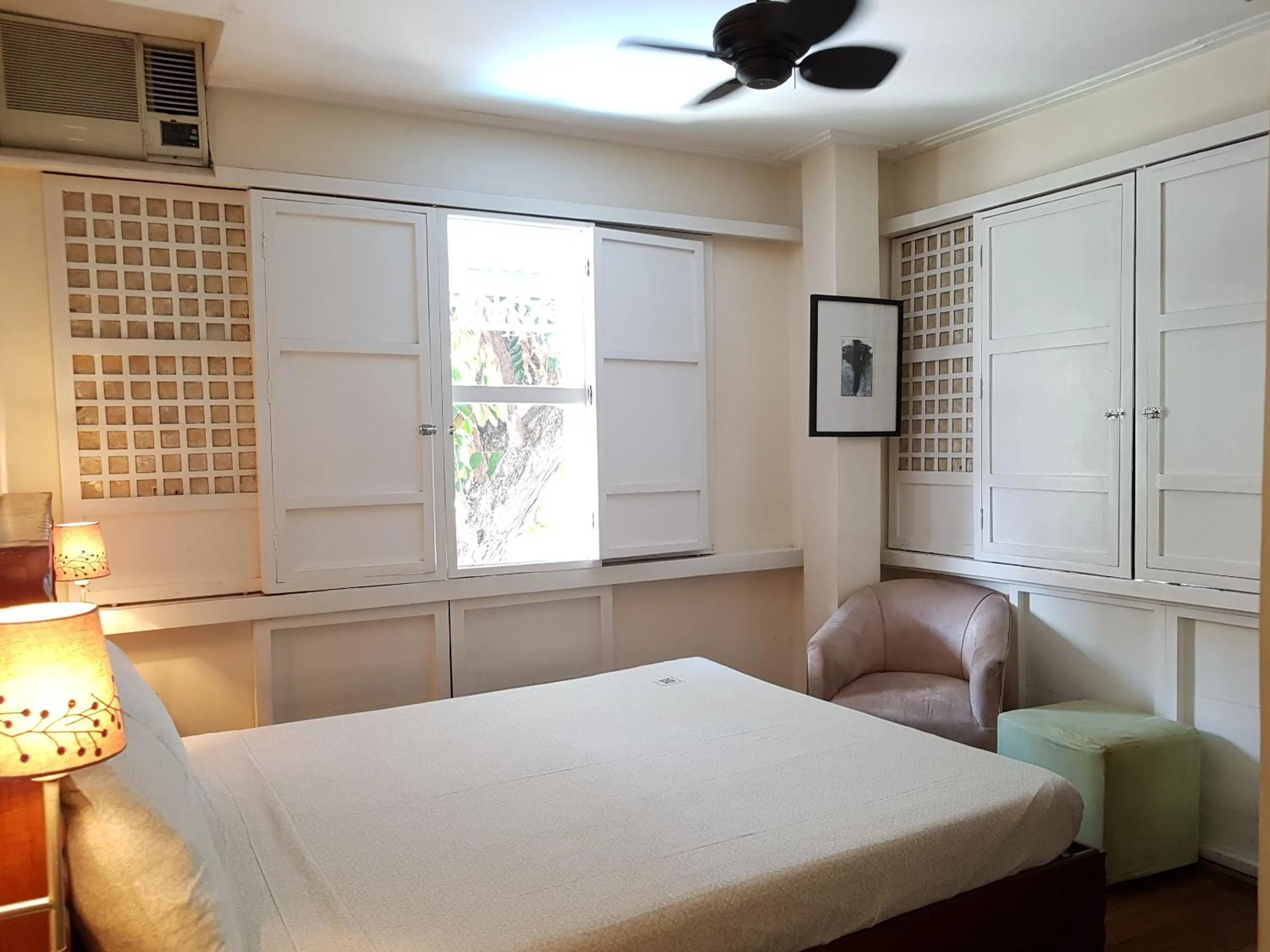 Photo of the whole room, Bed in Charming La Casita Mercedes, 5Br and 5TB for Family and Friends Staycation- Read Listing Info