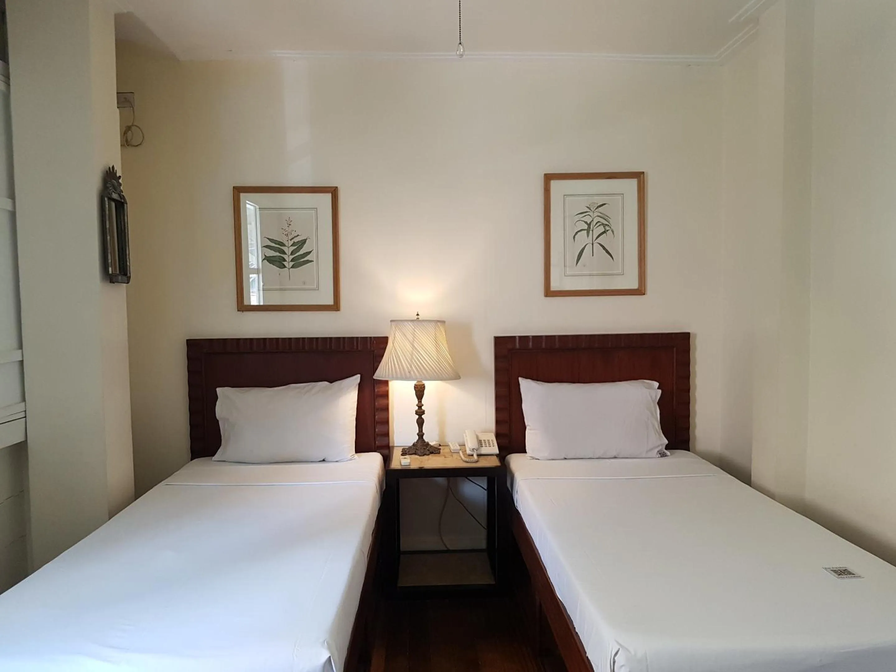 Bedroom, Bed in Charming La Casita Mercedes, 5Br and 5TB for Family and Friends Staycation- Read Listing Info