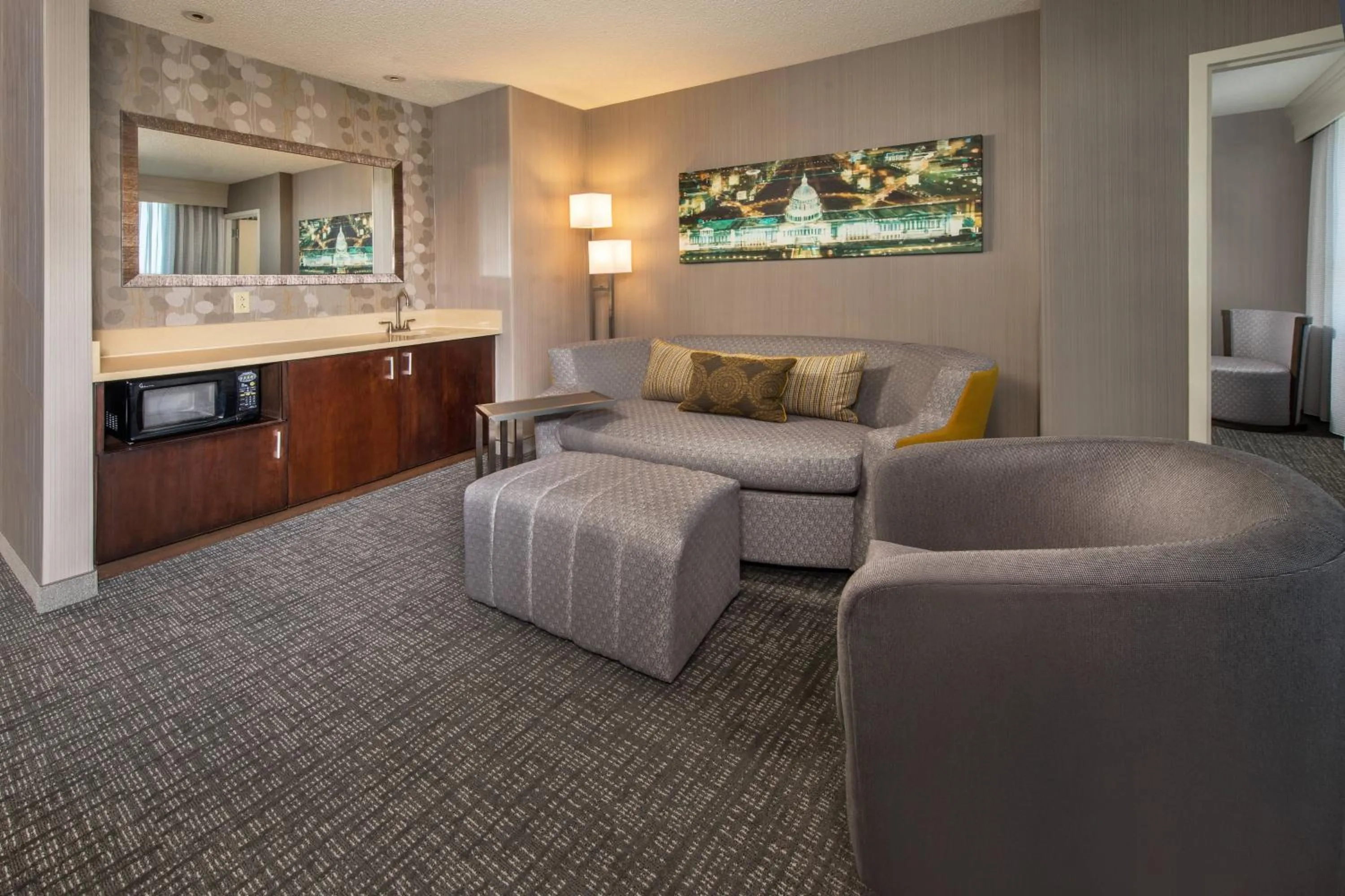 Living room in Courtyard Washington, DC/U.S. Capitol