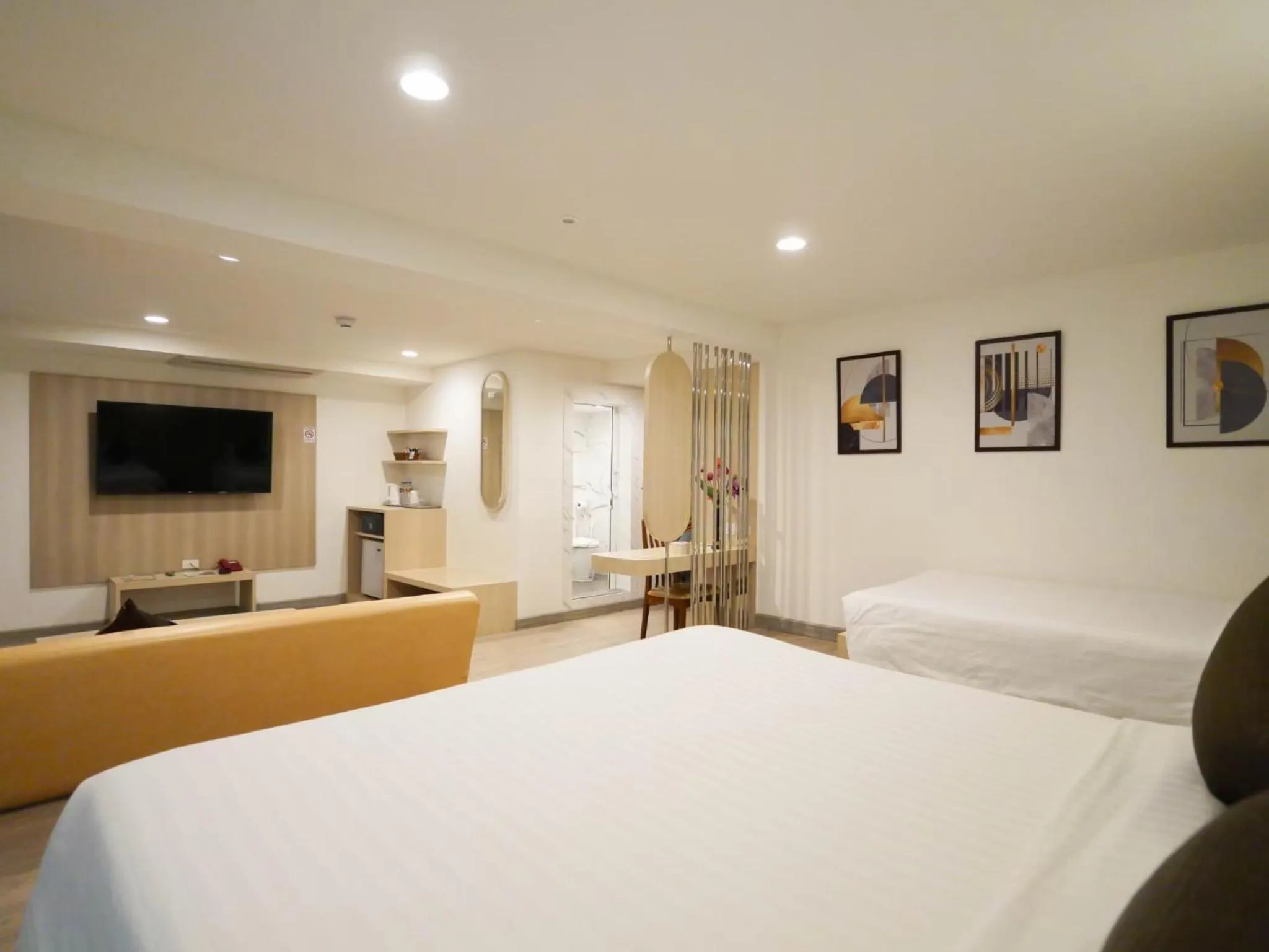 TV and multimedia, Bed in Sakol Hotel