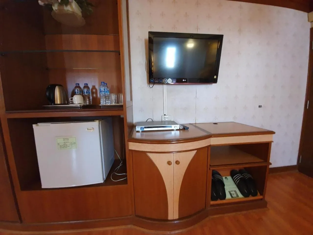 TV and multimedia in Sakol Hotel