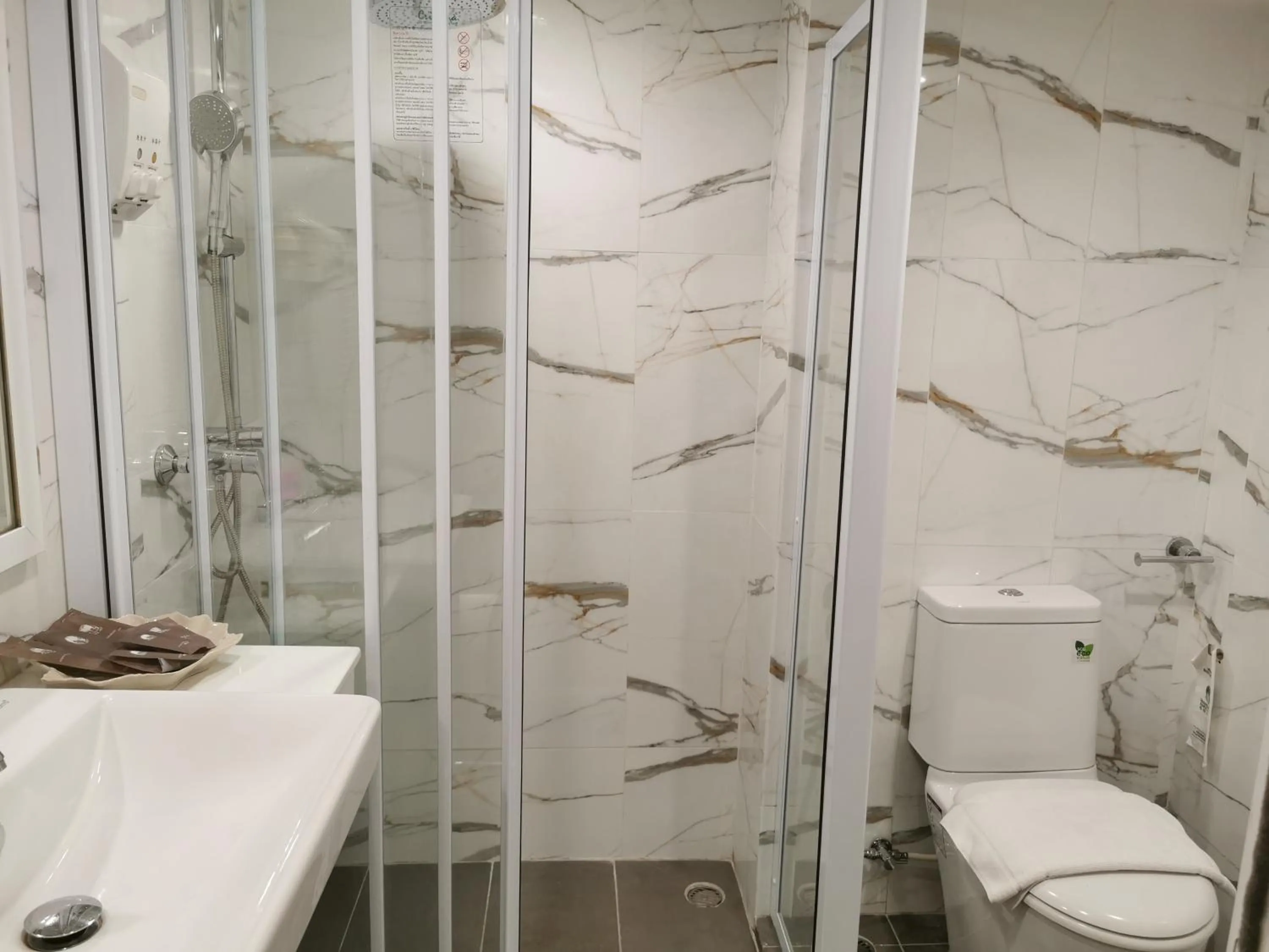 Toilet in Sakol Hotel