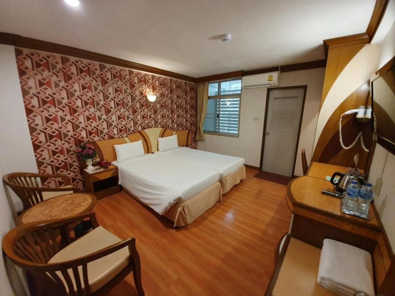 Photo of the whole room, Bed in Sakol Hotel