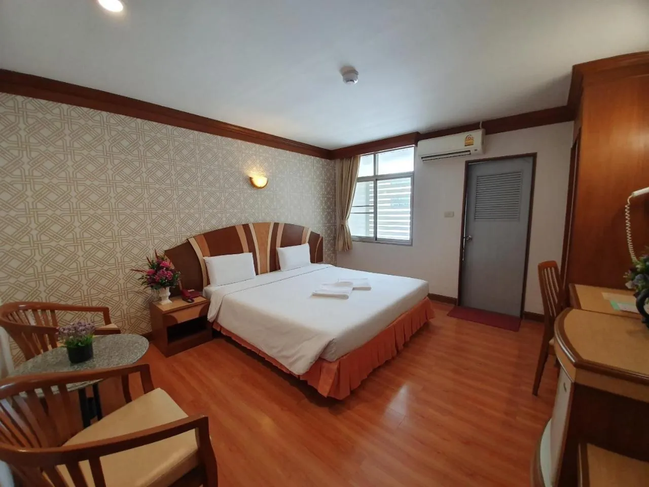 Bedroom, Bed in Sakol Hotel