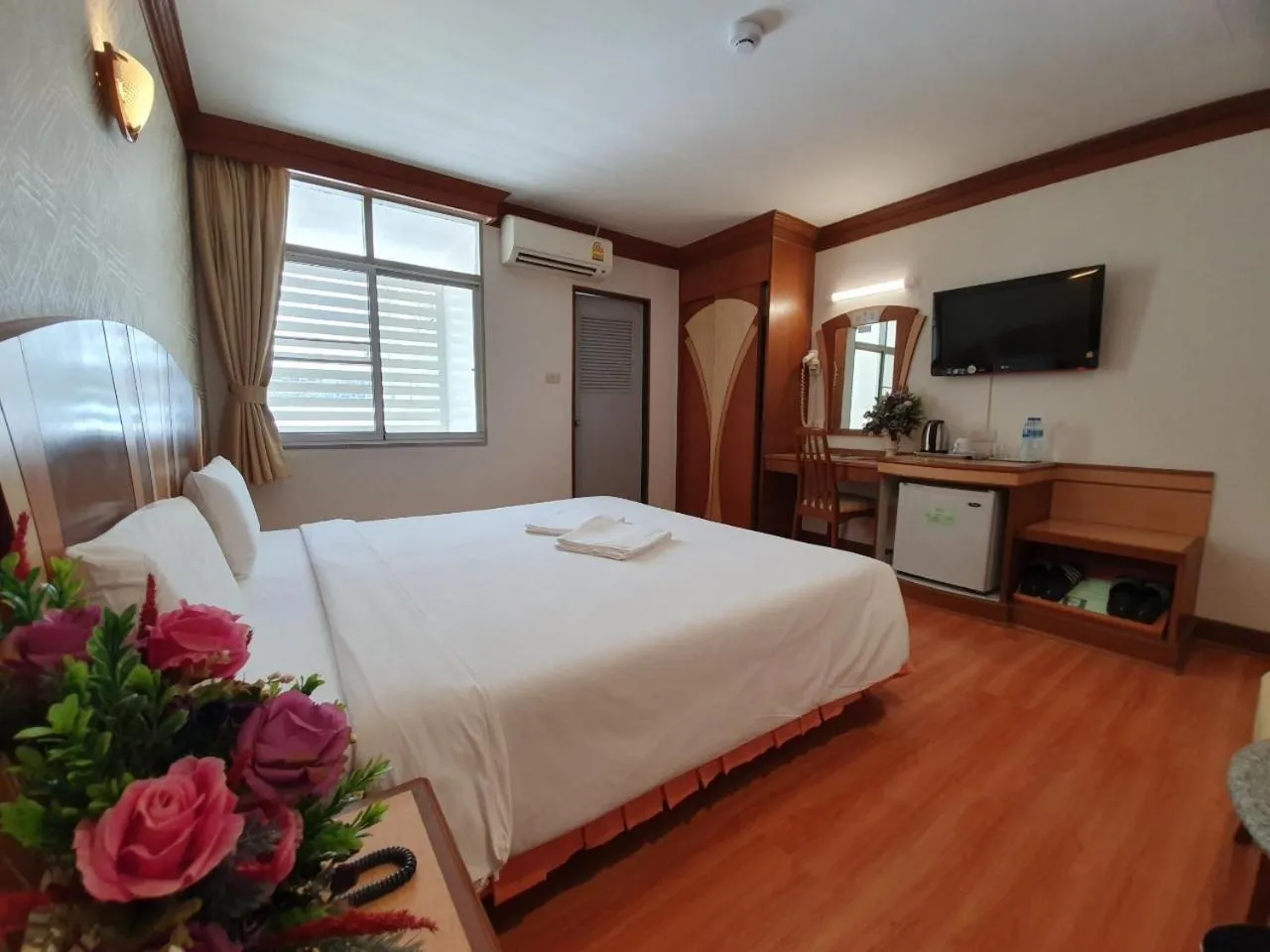 Bedroom, Bed in Sakol Hotel