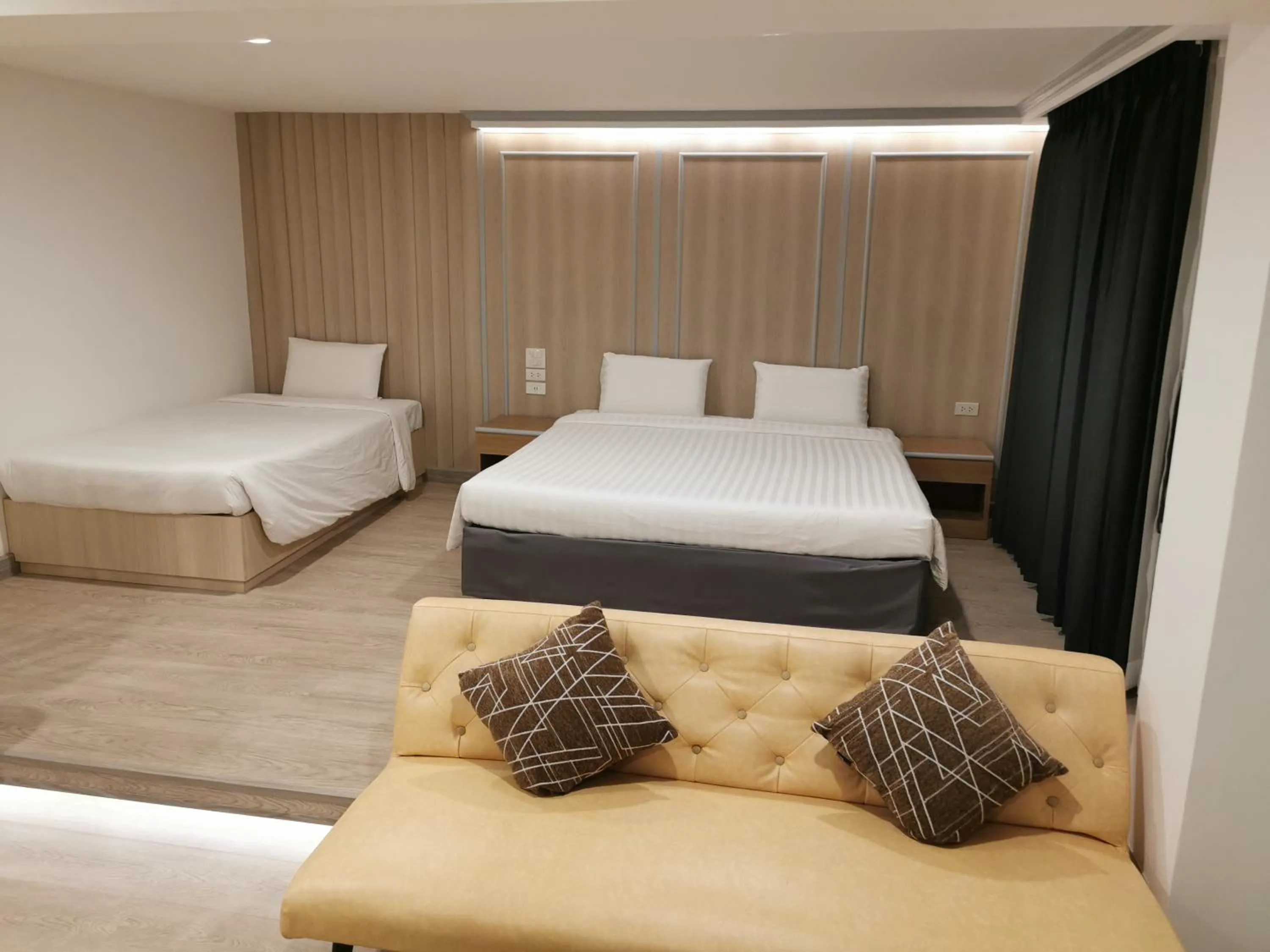 Bedroom, Bed in Sakol Hotel