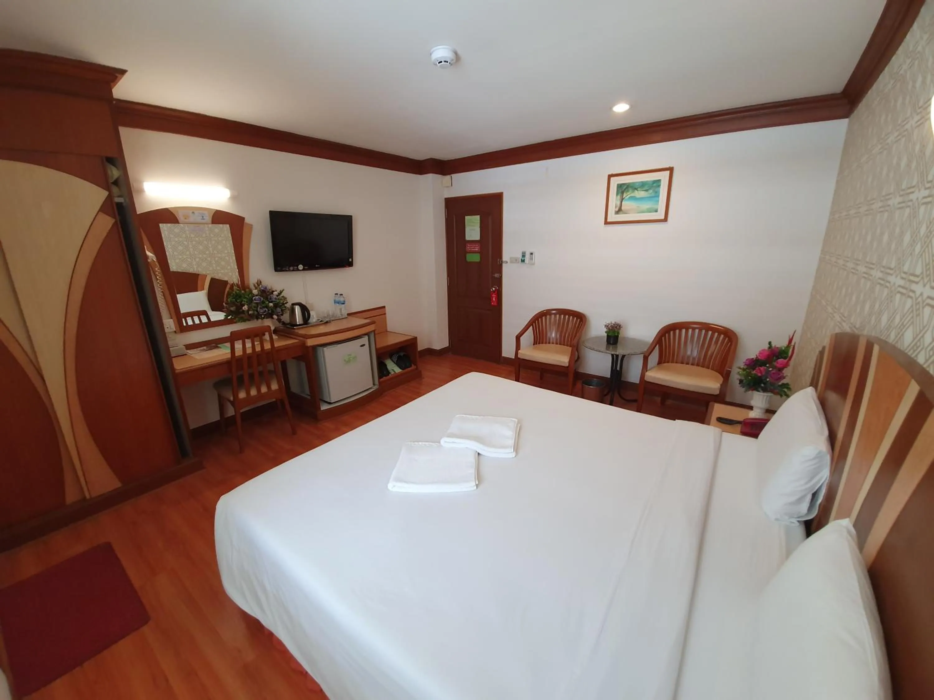Photo of the whole room, Bed in Sakol Hotel