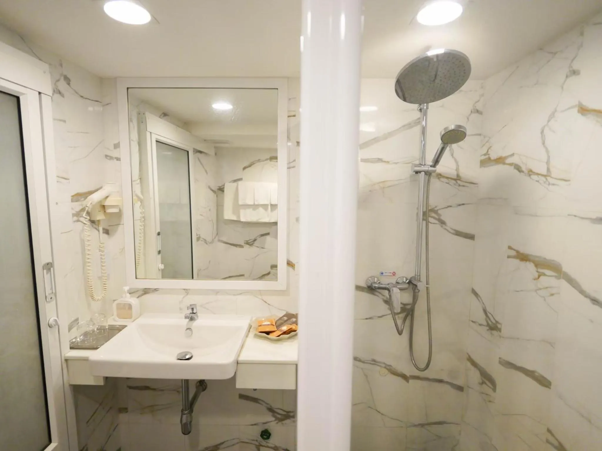 Shower in Sakol Hotel