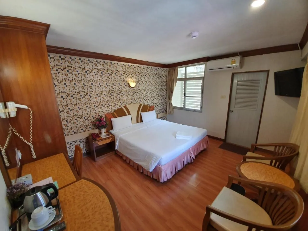 Photo of the whole room, Bed in Sakol Hotel