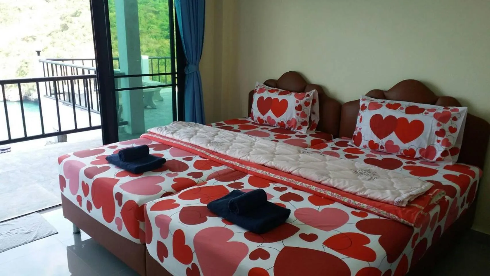 Bed in Ocean View Resort - Koh Sichang
