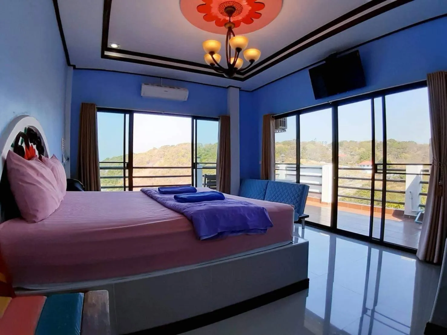 Bed in Ocean View Resort - Koh Sichang