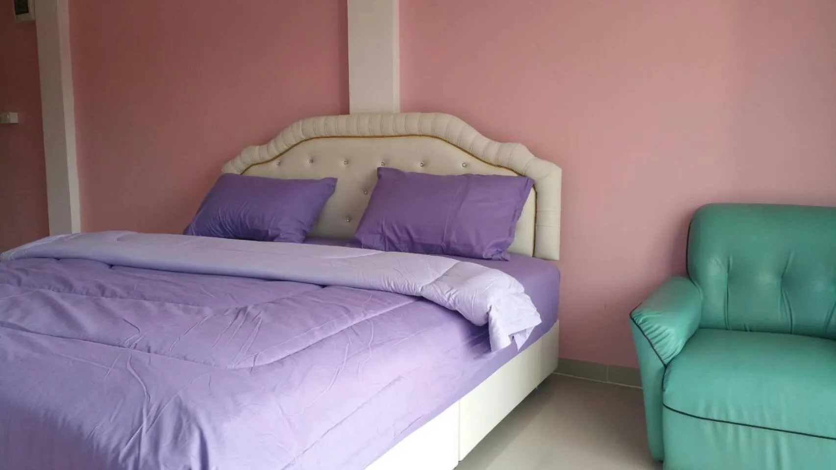 Bed in Ocean View Resort - Koh Sichang