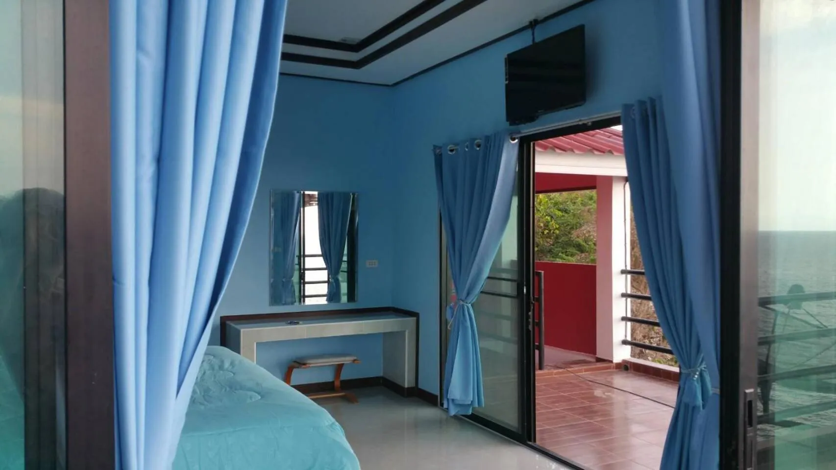 Bed in Ocean View Resort - Koh Sichang