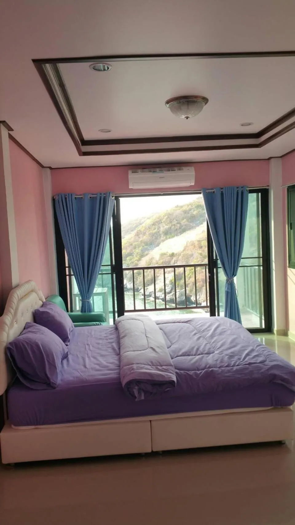 Bed in Ocean View Resort - Koh Sichang