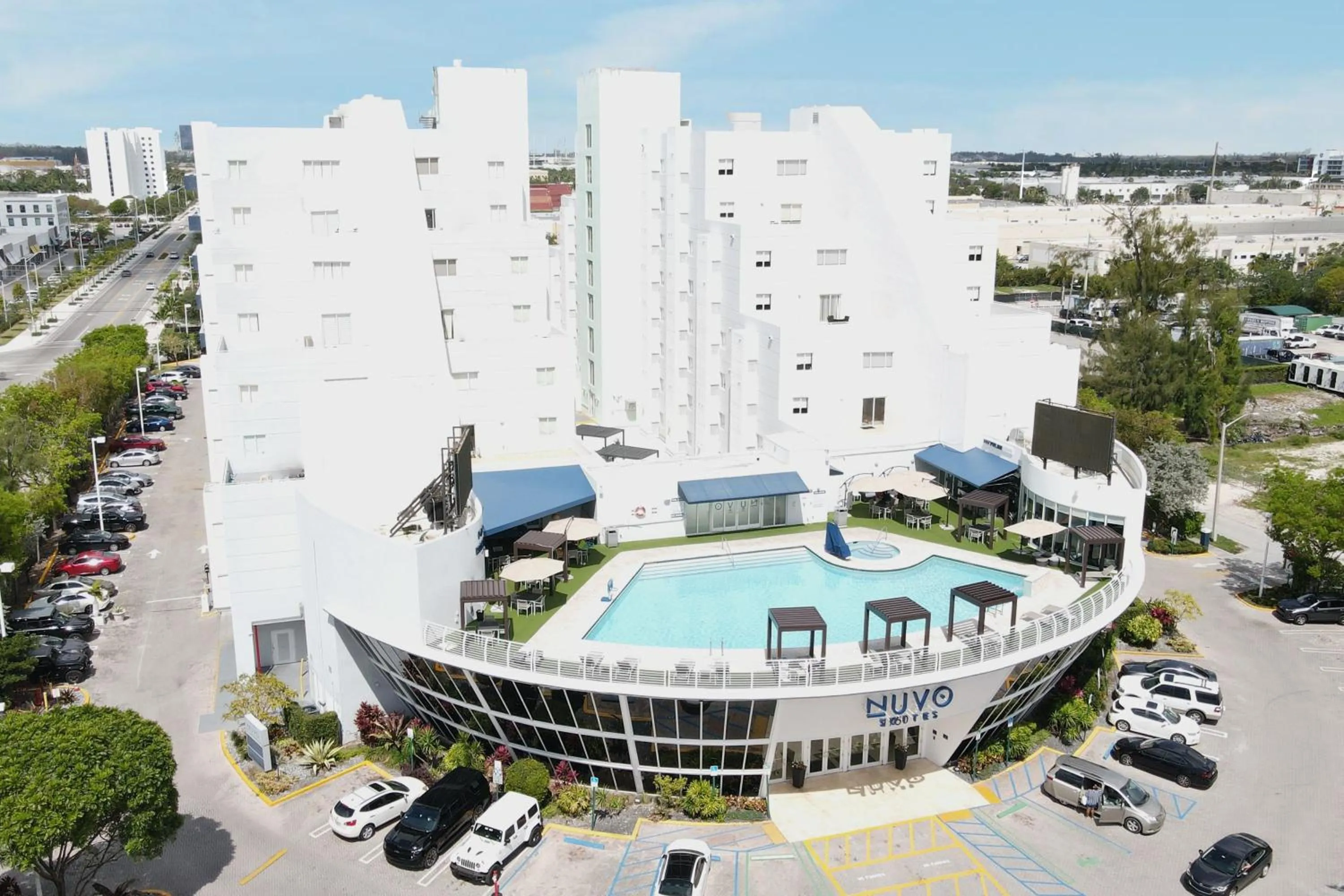 Property building in Nuvo Suites Hotel - Miami Doral