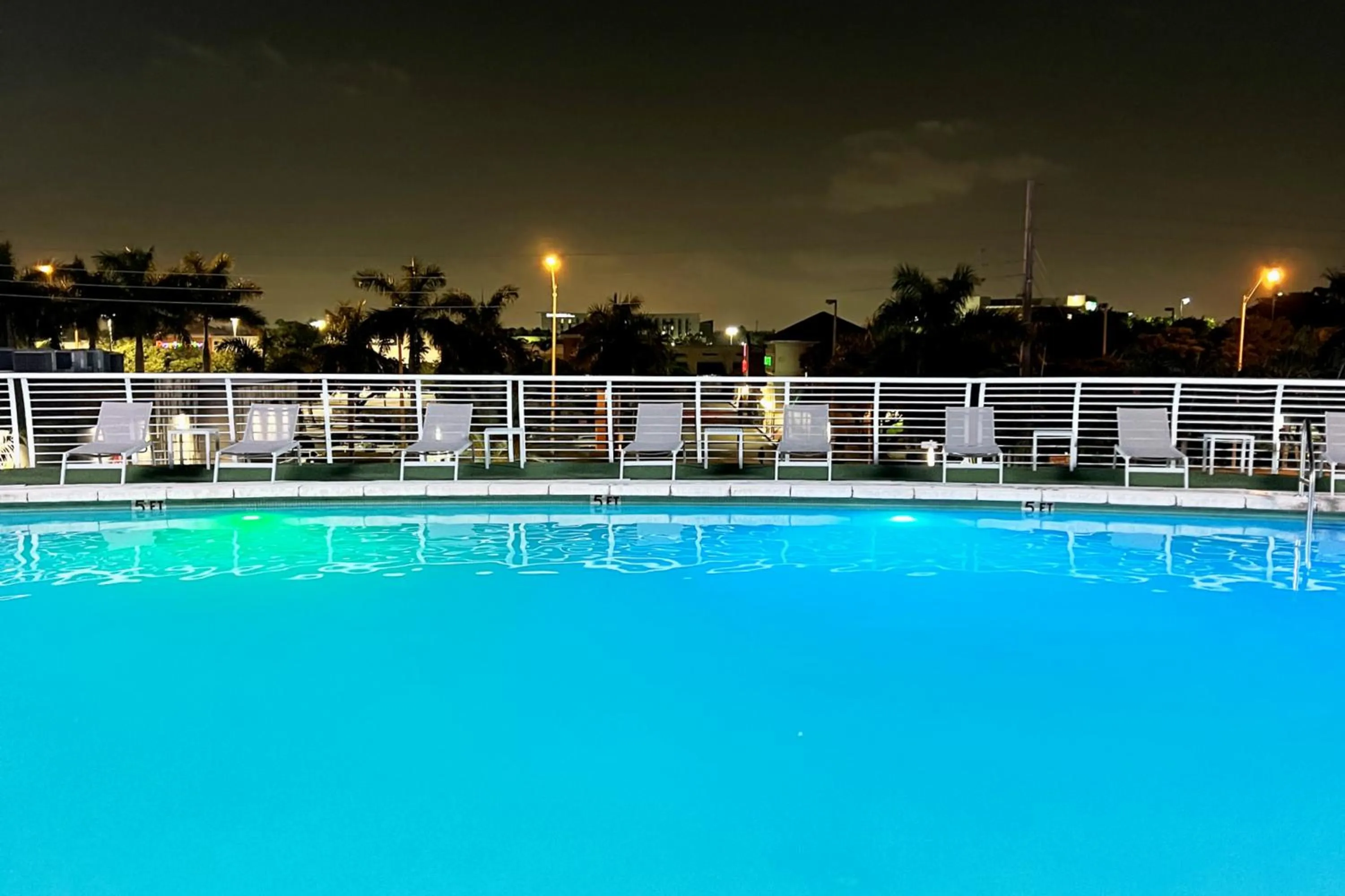 Swimming pool in Nuvo Suites Hotel - Miami Doral