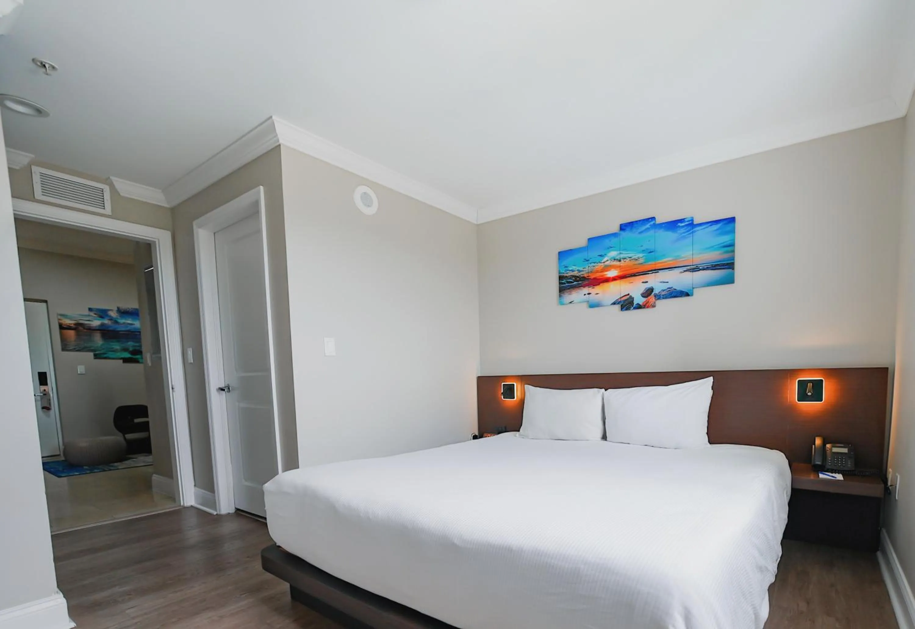 Bedroom, Bed in Nuvo Suites Hotel - Miami Doral