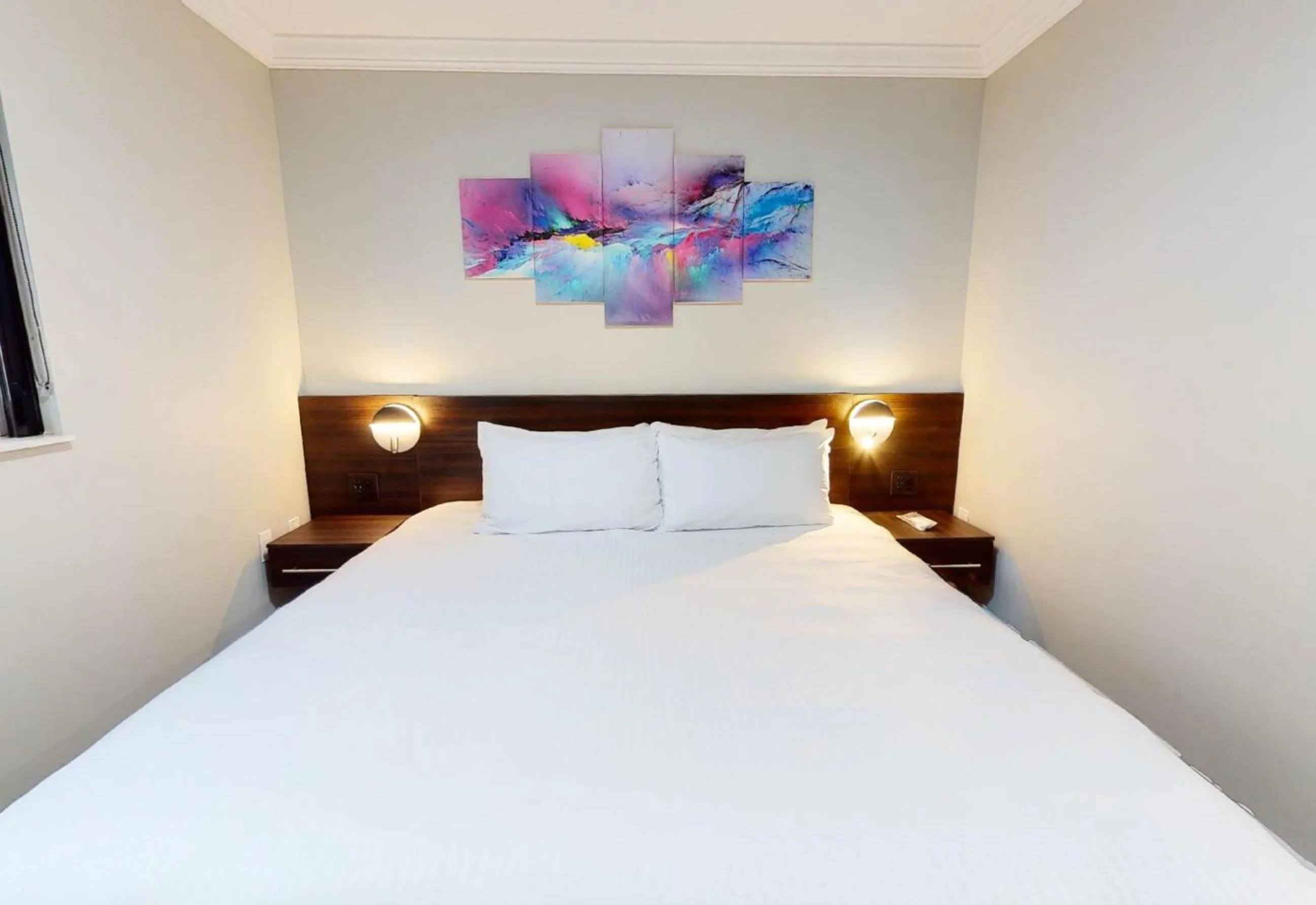 Bedroom, Bed in Nuvo Suites Hotel - Miami Doral